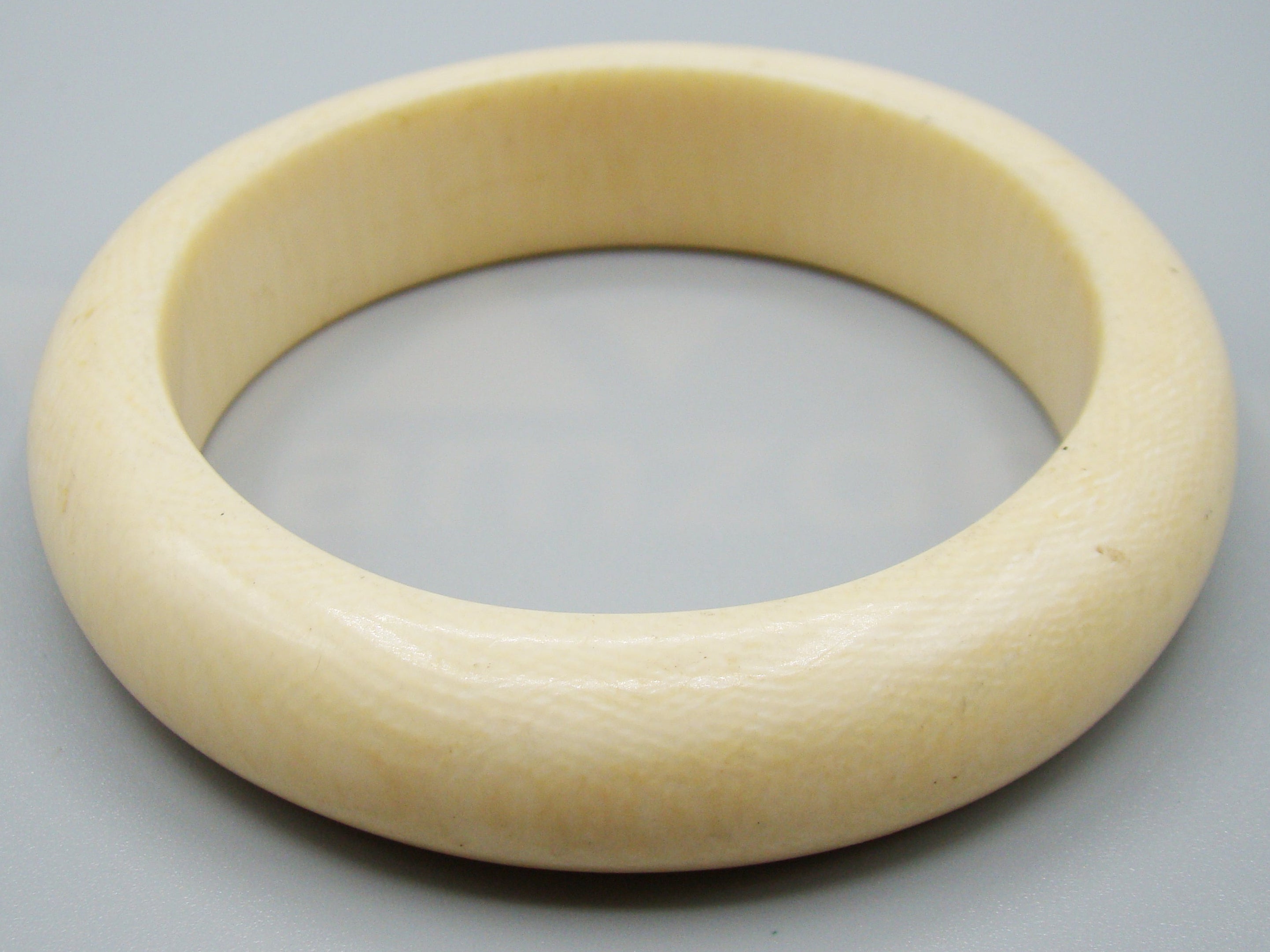 Antique Ivory, Natural Ivory, Ivory Bracelet, Mediterranean Ivory, handcarved Ivory, Asien Ivory, Elephant Ivory