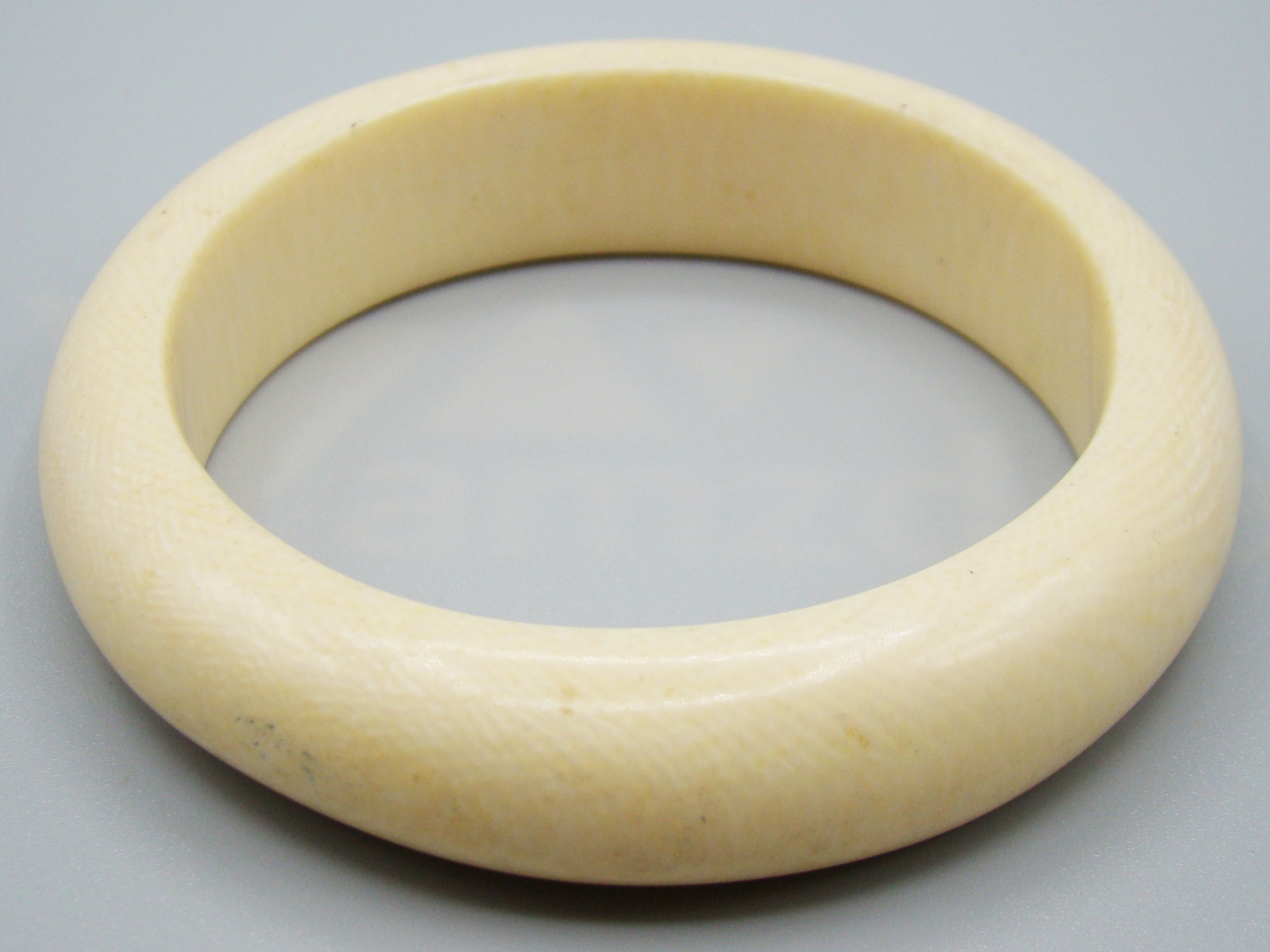 Antique Ivory, Natural Ivory, Ivory Bracelet, Mediterranean Ivory, handcarved Ivory, Asien Ivory, Elephant Ivory