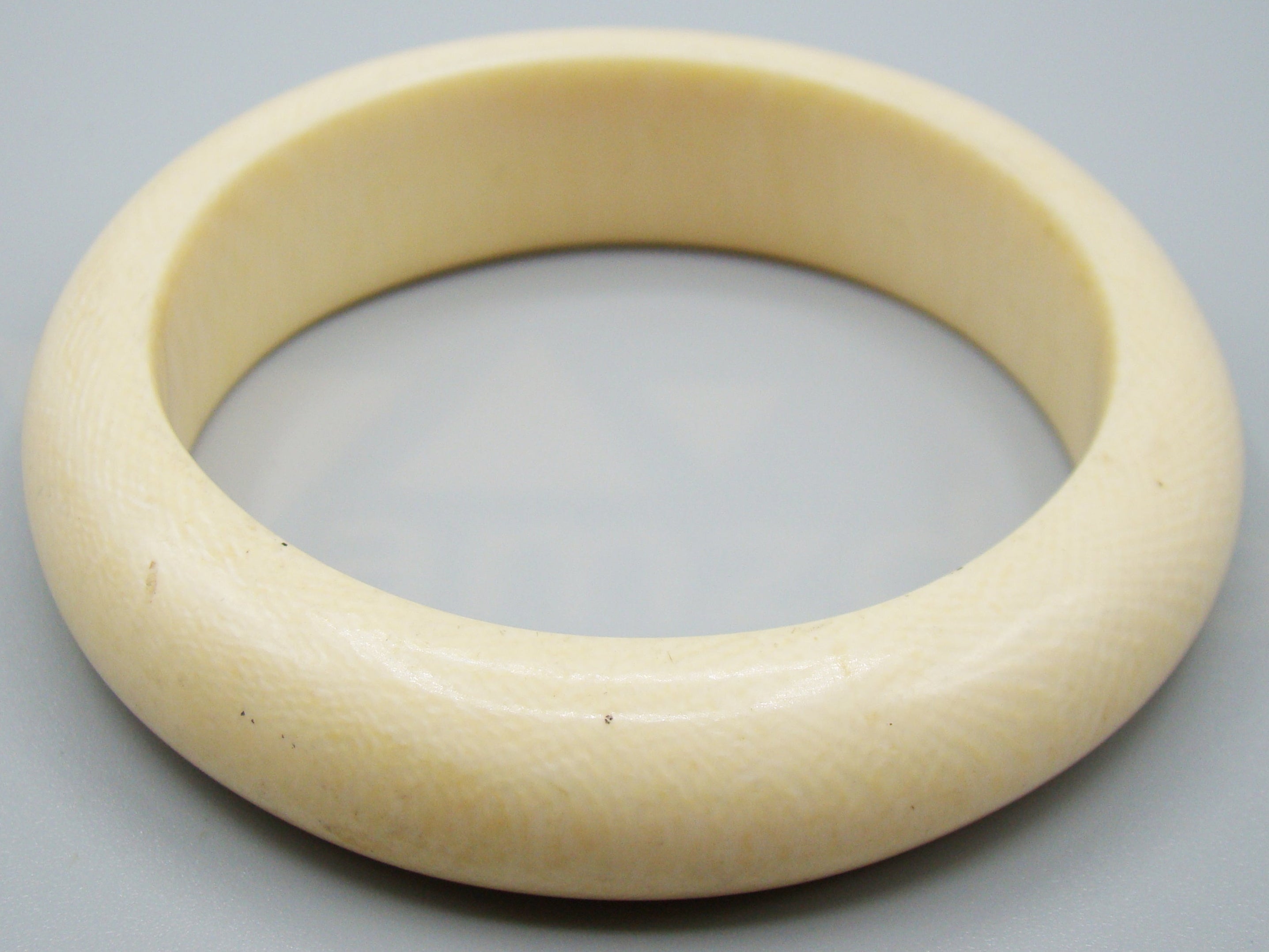 Antique Ivory, Natural Ivory, Ivory Bracelet, Mediterranean Ivory, handcarved Ivory, Asien Ivory, Elephant Ivory