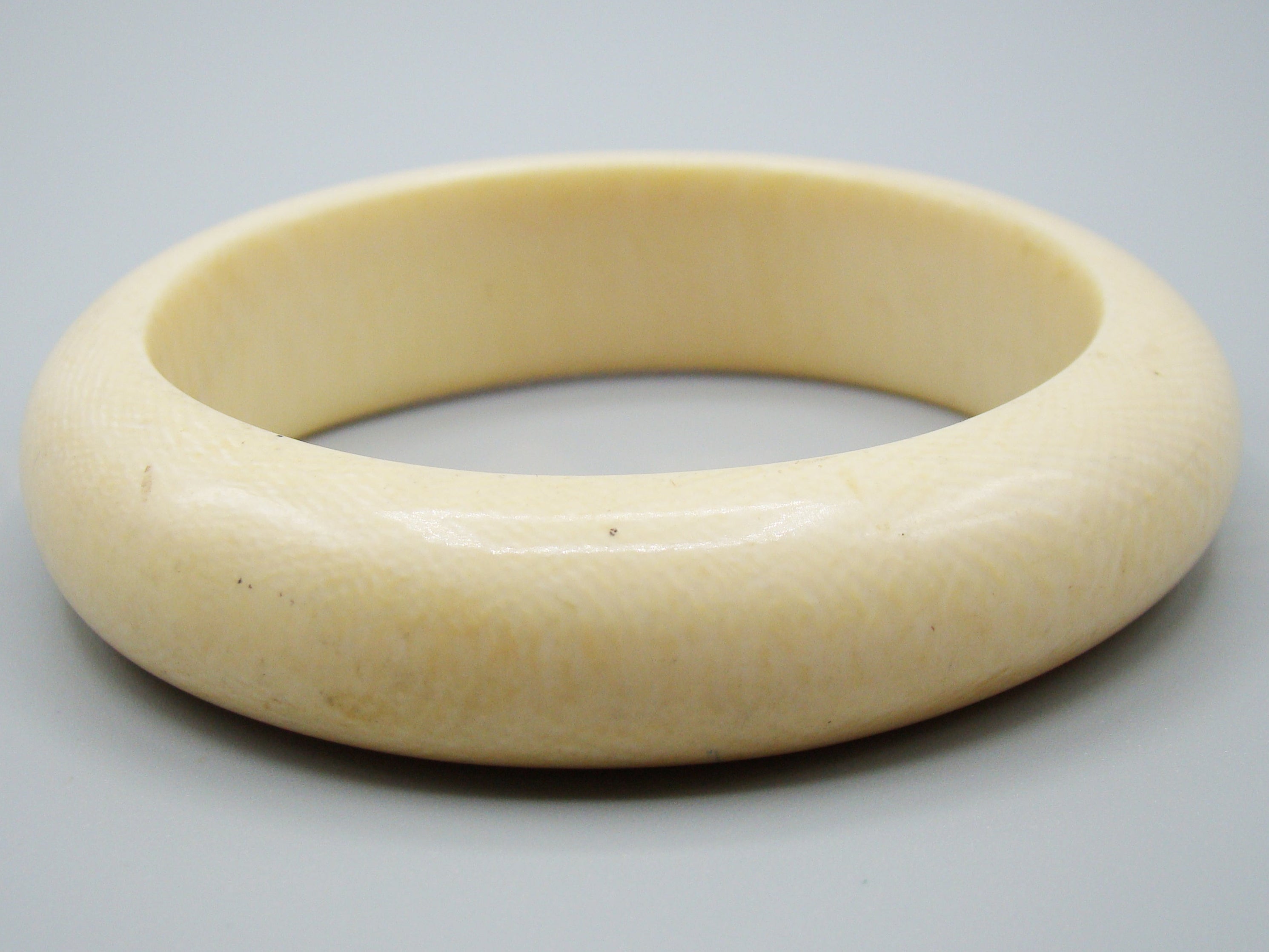 Antique Ivory, Natural Ivory, Ivory Bracelet, Mediterranean Ivory, handcarved Ivory, Asien Ivory, Elephant Ivory