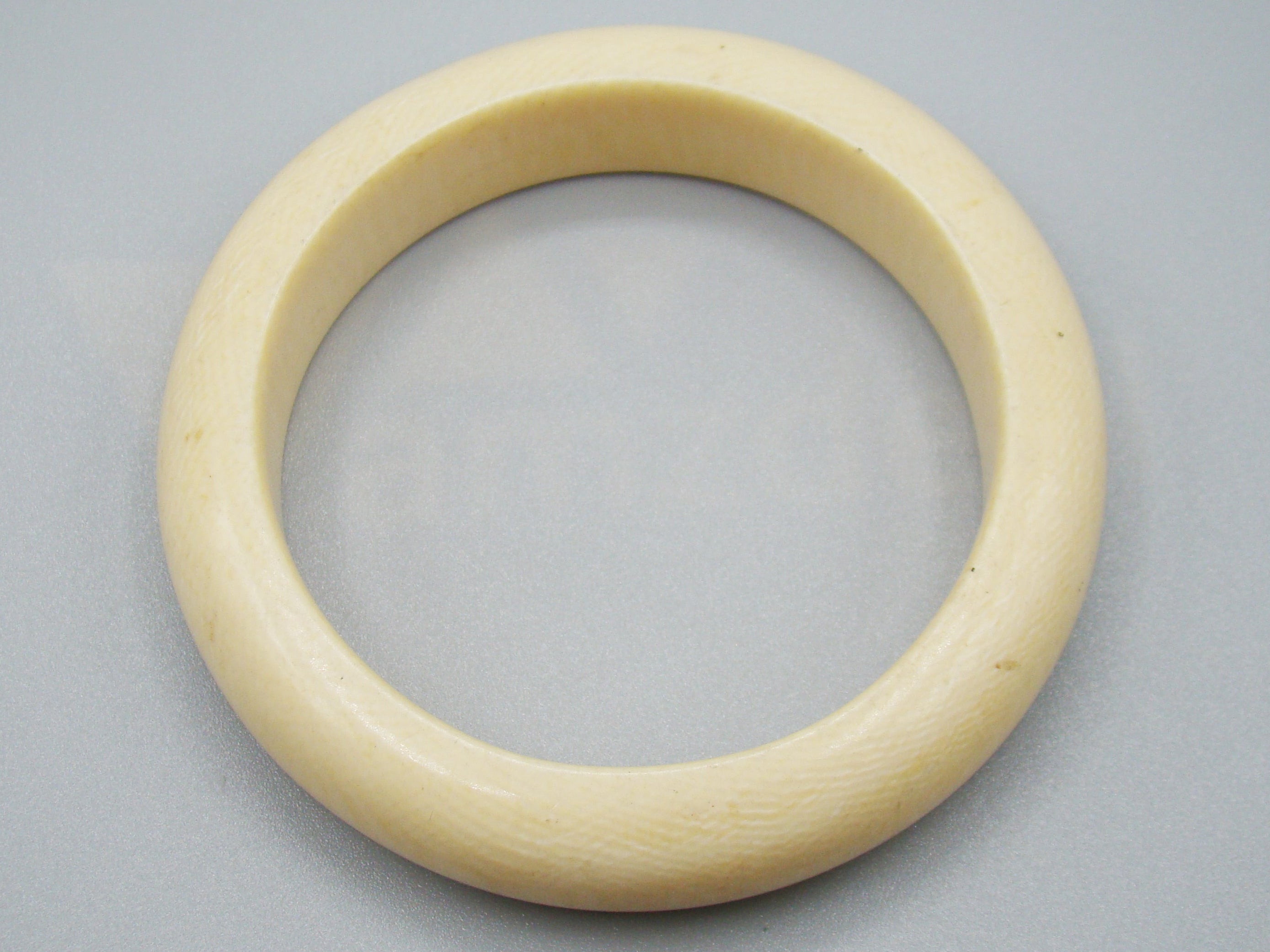Antique Ivory, Natural Ivory, Ivory Bracelet, Mediterranean Ivory, handcarved Ivory, Asien Ivory, Elephant Ivory