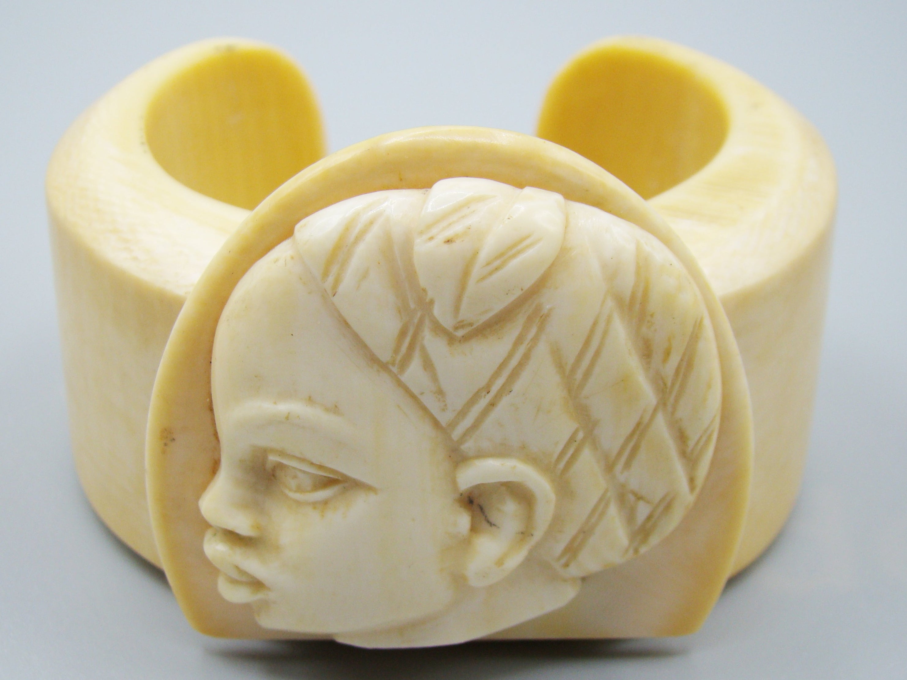 Antique Ivory, Natural Ivory, Ivory Bracelet, Mediterranean Ivory, handcarved Ivory, Asien Ivory, Elephant Ivory