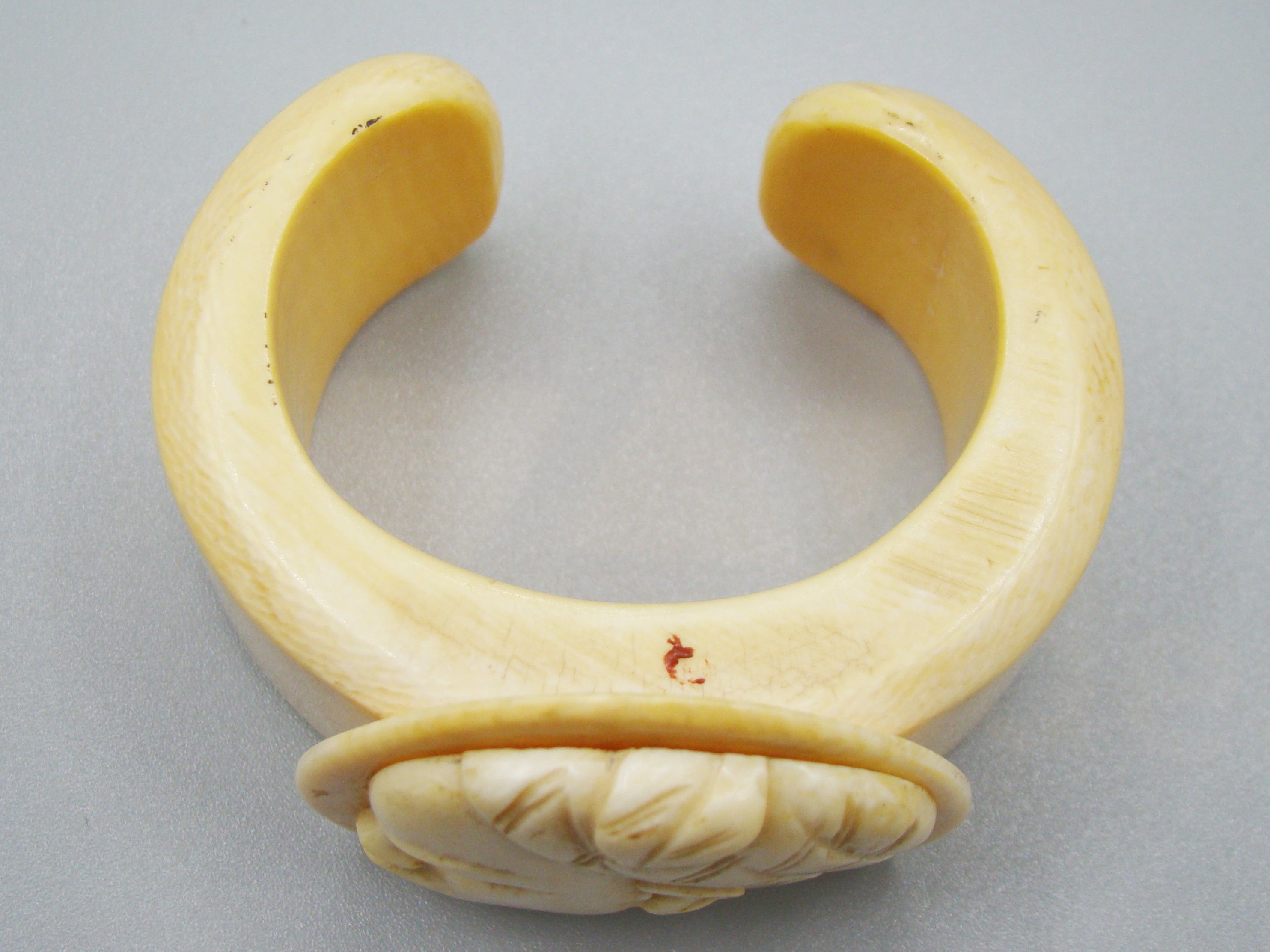 Antique Ivory, Natural Ivory, Ivory Bracelet, Mediterranean Ivory, handcarved Ivory, Asien Ivory, Elephant Ivory