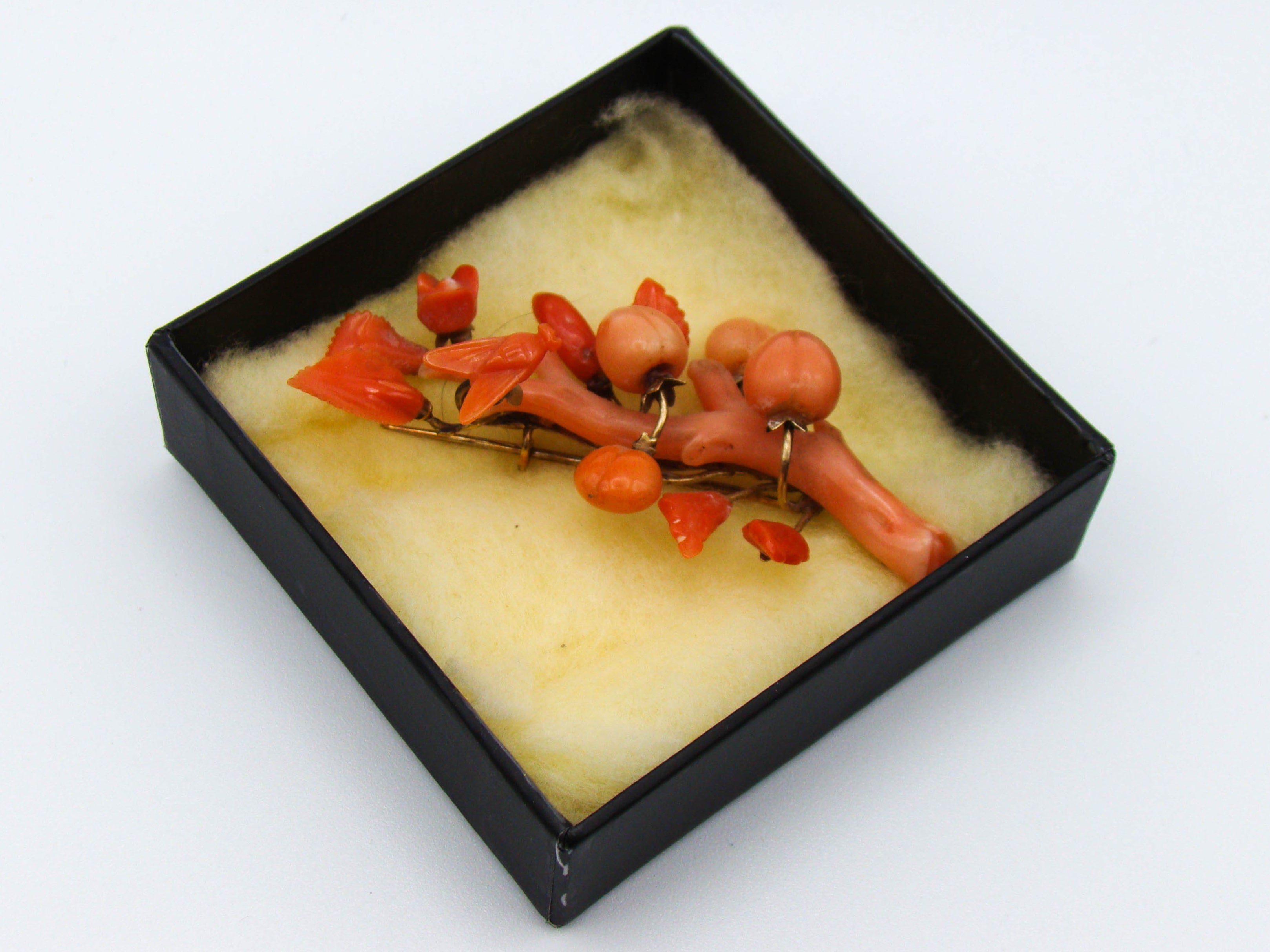antique coral, natural coral, undyed coral, salmon coral, Italian coral, pacific coral, Sardinian Coral, sea coral, Mediterranean coral, Mediterranean brooch, Mediterranean salmon, handcarved coral, coral brooch, 14 karat gold, salmon brooch