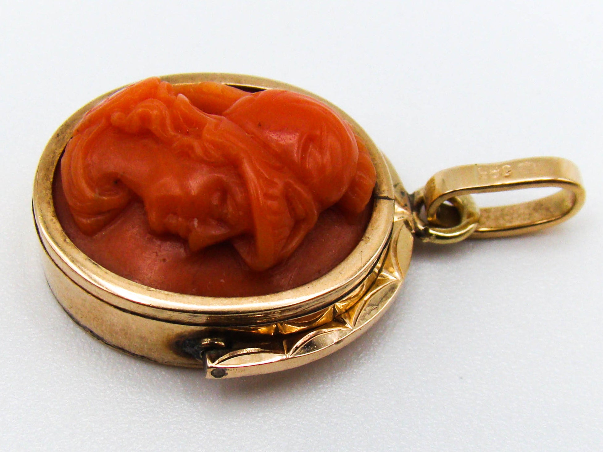 antique coral, natural coral, undyed coral, dark red coral, blood red coral, Italian coral, pacific coral, Sardinian Coral, sea coral, Mediterranean coral, Mediterranean red, Mediterranean pendant, coral pendant, 14 karat gold
