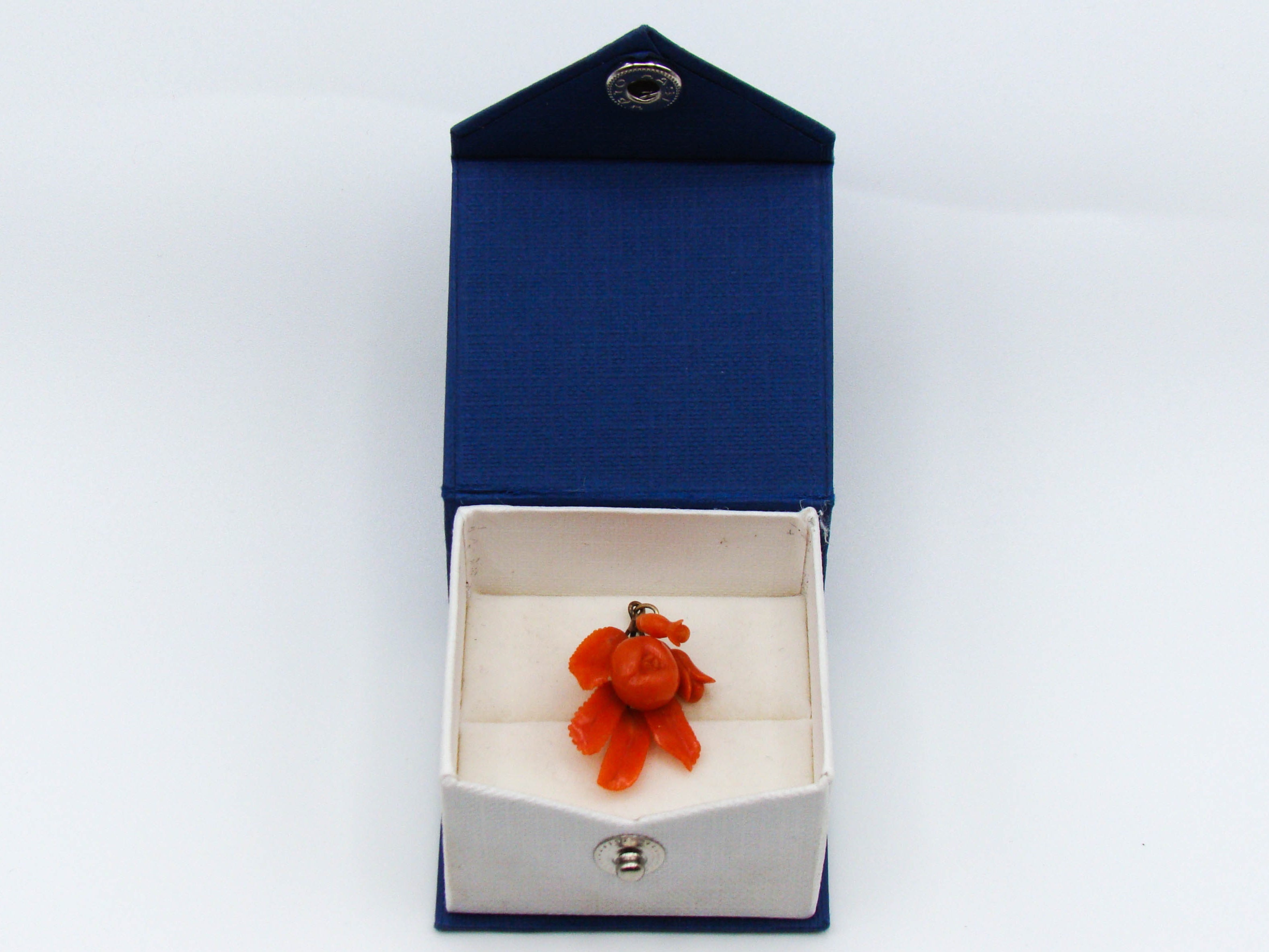 antique coral, natural coral, undyed coral, dark red coral, blood red coral, Italian coral, pacific coral, Sardinian Coral, sea coral, Mediterranean coral, Mediterranean red, Mediterranean pendant, coral pendant, 14 karat gold