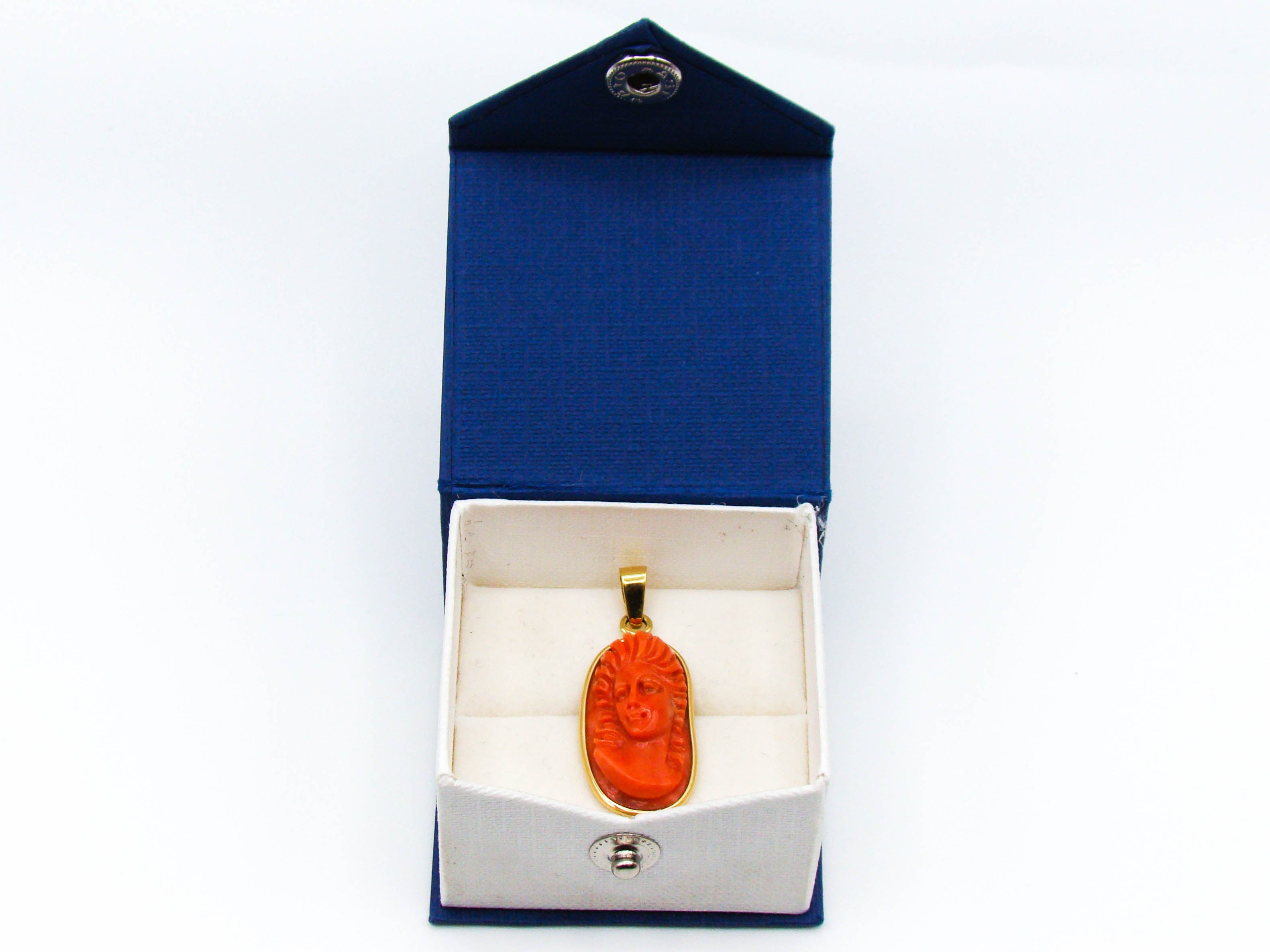 antique coral, natural coral, undyed coral, dark red coral, blood red coral, Italian coral, pacific coral, Sardinian Coral, sea coral, Mediterranean coral, Mediterranean red, Mediterranean pendant, coral pendant, 18 karat gold
