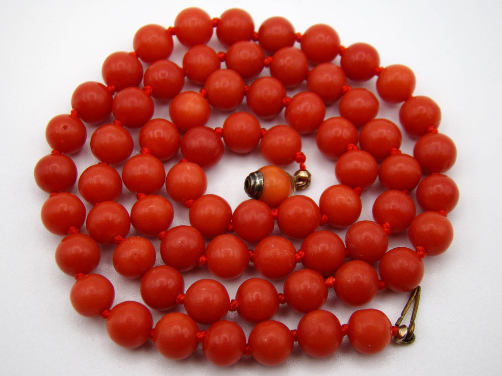 antique coral, natural coral, undyed coral, dark red coral, blood red coral, Italian coral, pacific coral, Sardinian Coral, Coral beads, Coral Rosary beads, Coral chain, Coral necklace, sea coral, aka coral, 8 karat gold clasp