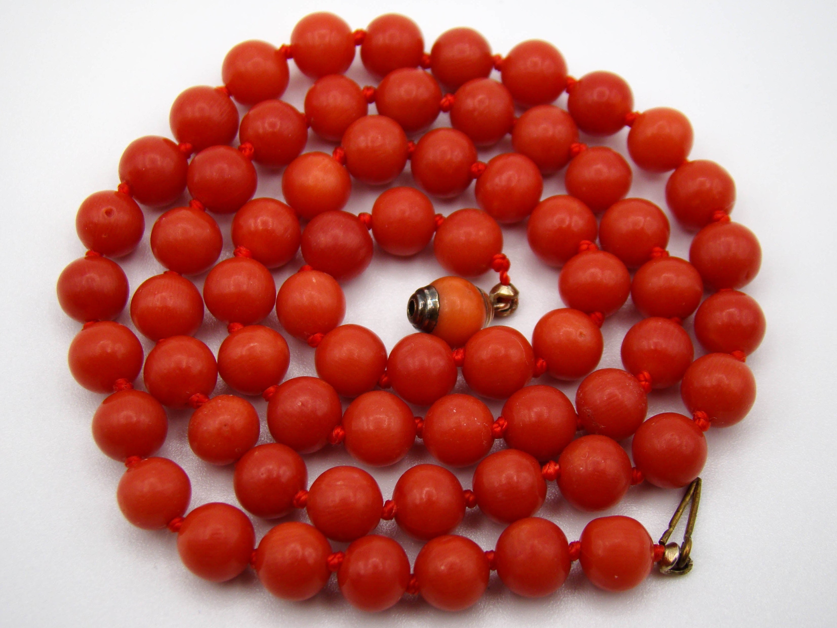 antique coral, natural coral, undyed coral, dark red coral, blood red coral, Italian coral, pacific coral, Sardinian Coral, Coral beads, Coral Rosary beads, Coral chain, Coral necklace, sea coral, aka coral, 8 karat gold clasp