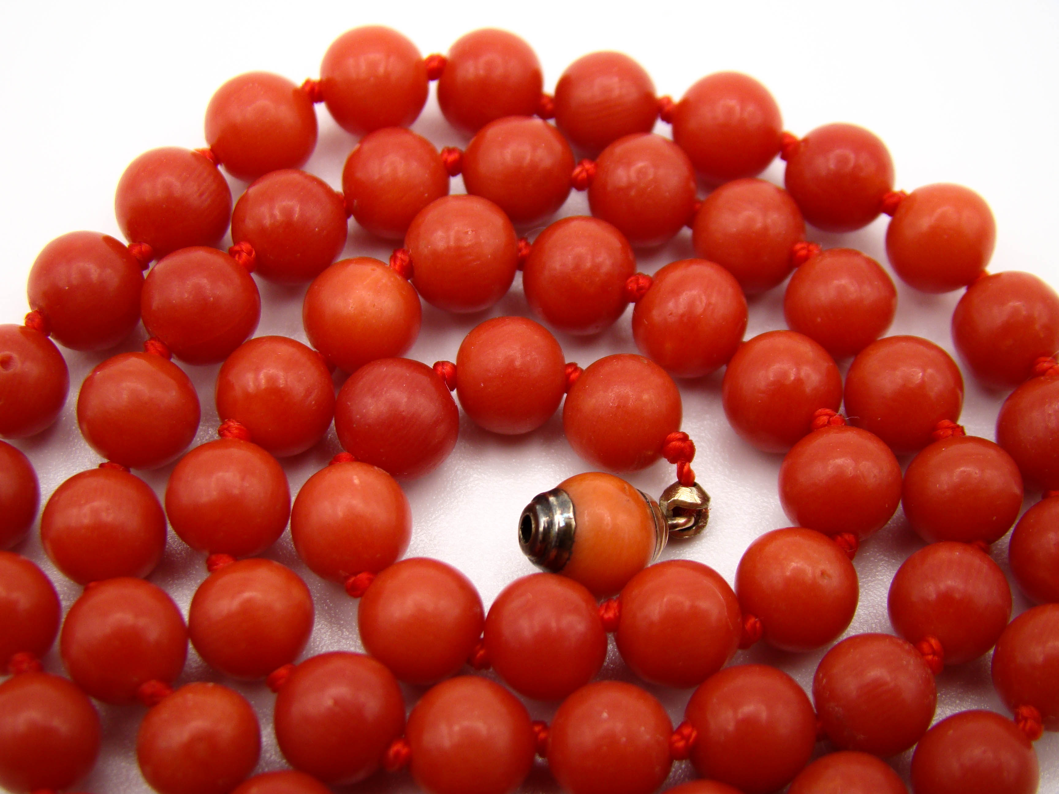 antique coral, natural coral, undyed coral, dark red coral, blood red coral, Italian coral, pacific coral, Sardinian Coral, Coral beads, Coral Rosary beads, Coral chain, Coral necklace, sea coral, aka coral, 8 karat gold clasp