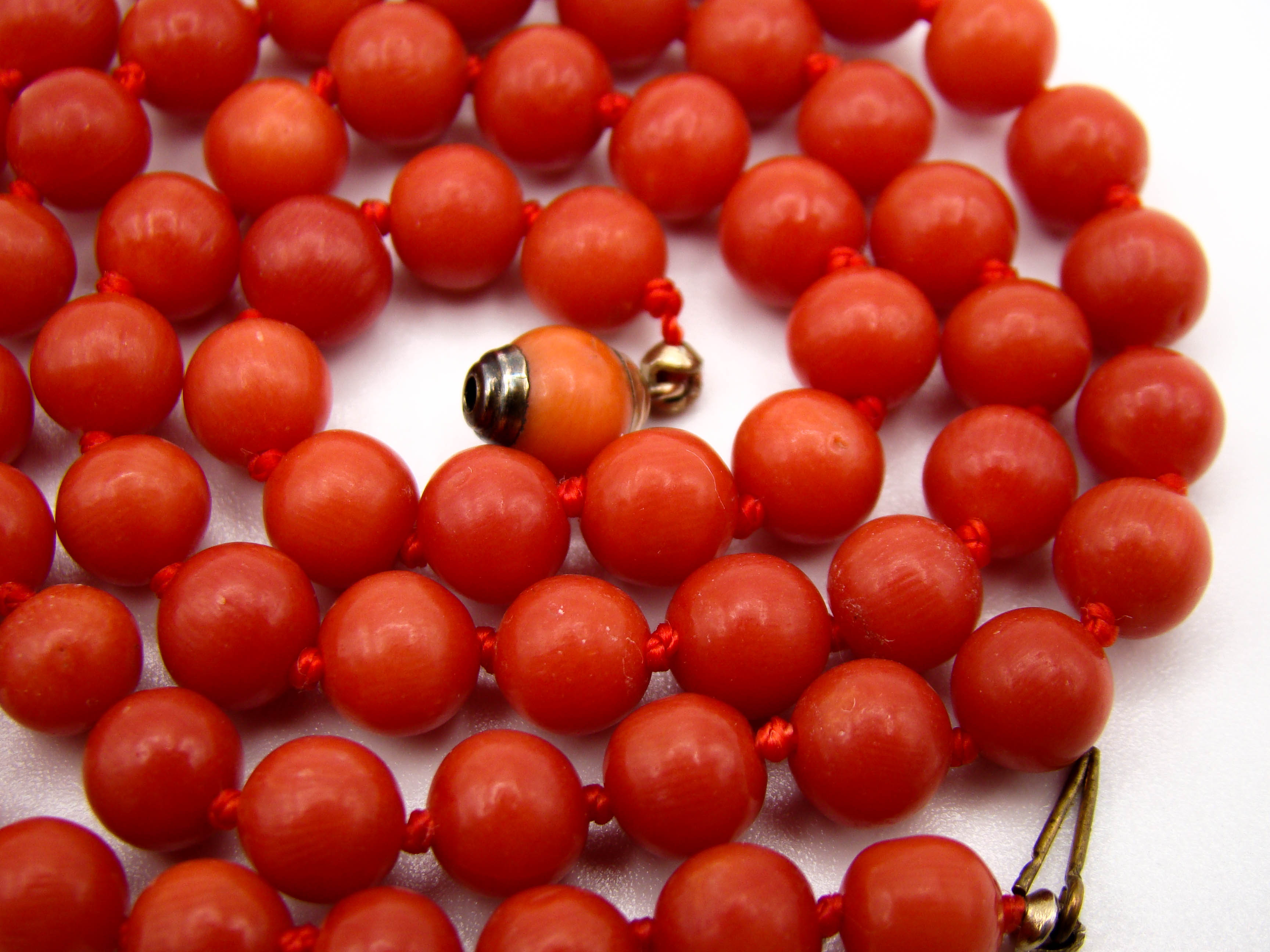 antique coral, natural coral, undyed coral, dark red coral, blood red coral, Italian coral, pacific coral, Sardinian Coral, Coral beads, Coral Rosary beads, Coral chain, Coral necklace, sea coral, aka coral, 8 karat gold clasp
