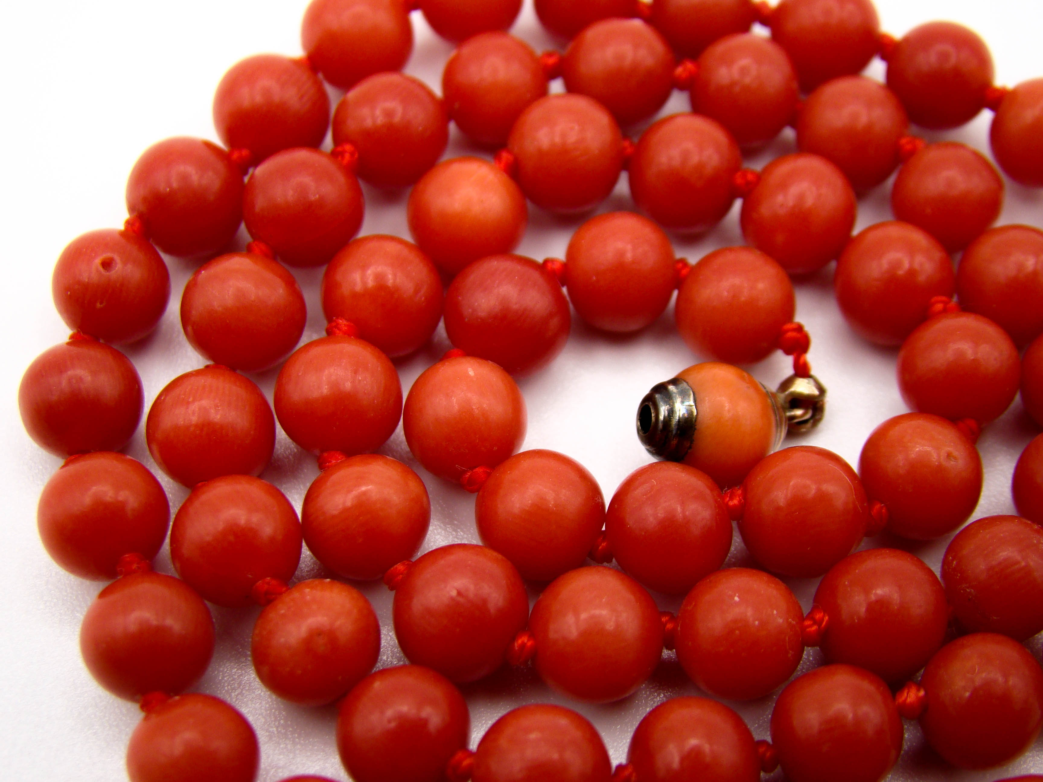 antique coral, natural coral, undyed coral, dark red coral, blood red coral, Italian coral, pacific coral, Sardinian Coral, Coral beads, Coral Rosary beads, Coral chain, Coral necklace, sea coral, aka coral, 8 karat gold clasp