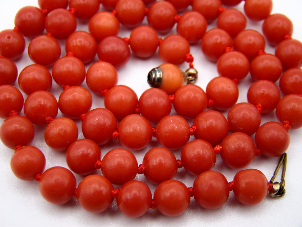 antique coral, natural coral, undyed coral, dark red coral, blood red coral, Italian coral, pacific coral, Sardinian Coral, Coral beads, Coral Rosary beads, Coral chain, Coral necklace, sea coral, aka coral, 8 karat gold clasp