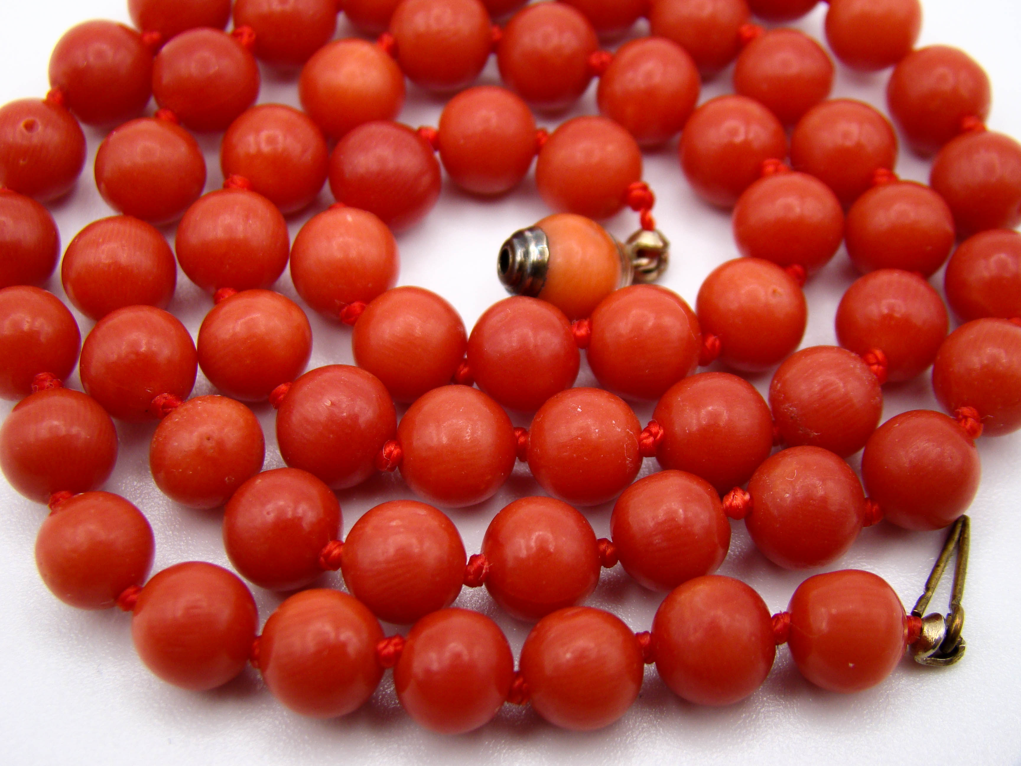 antique coral, natural coral, undyed coral, dark red coral, blood red coral, Italian coral, pacific coral, Sardinian Coral, Coral beads, Coral Rosary beads, Coral chain, Coral necklace, sea coral, aka coral, 8 karat gold clasp