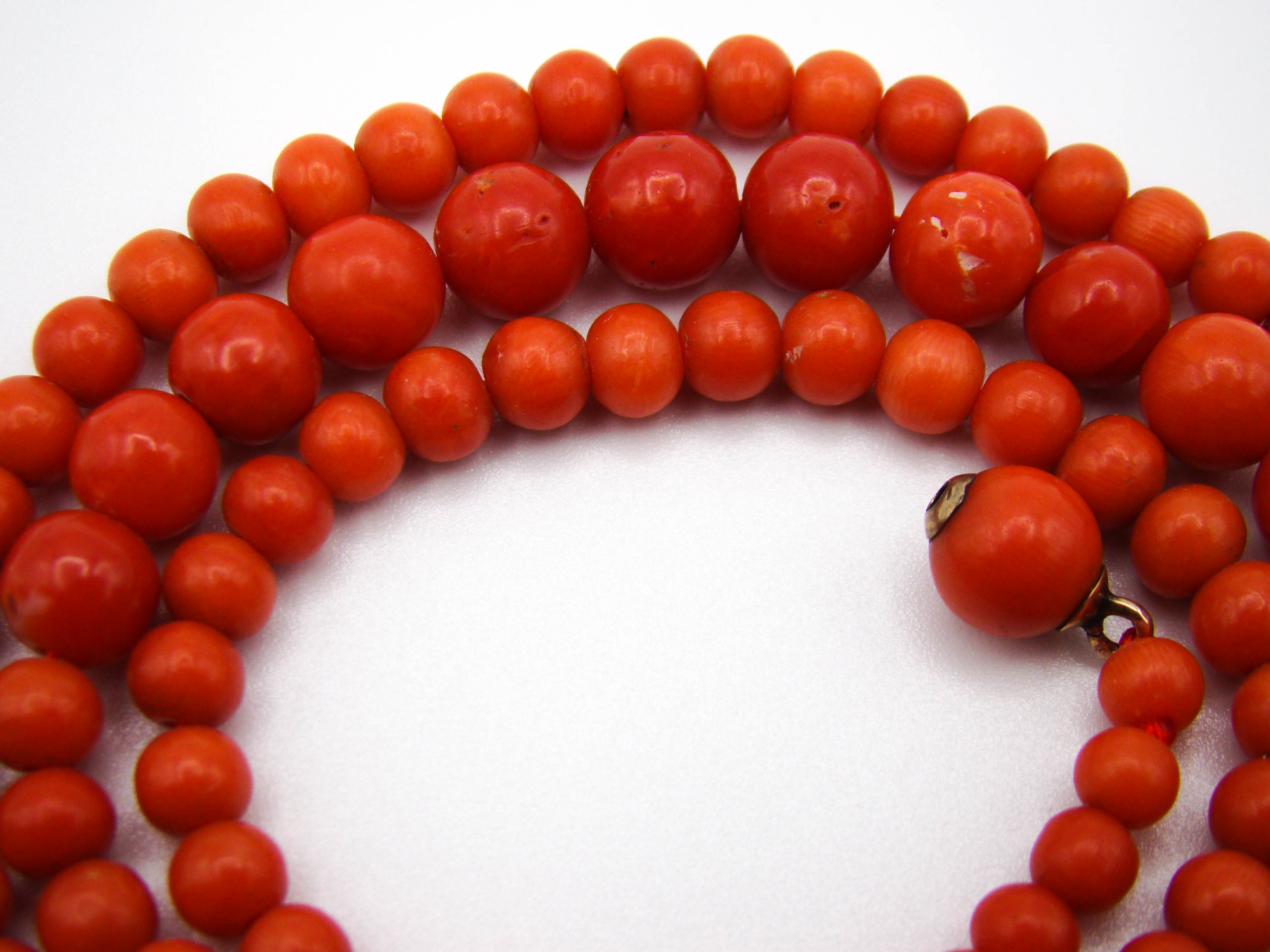antique coral, natural coral, undyed coral, dark red coral, blood red coral, Italian coral, pacific coral, Sardinian Coral, Coral beads, Coral Rosary beads, Coral chain, Coral necklace, sea coral, aka coral, 8 karat gold clasp