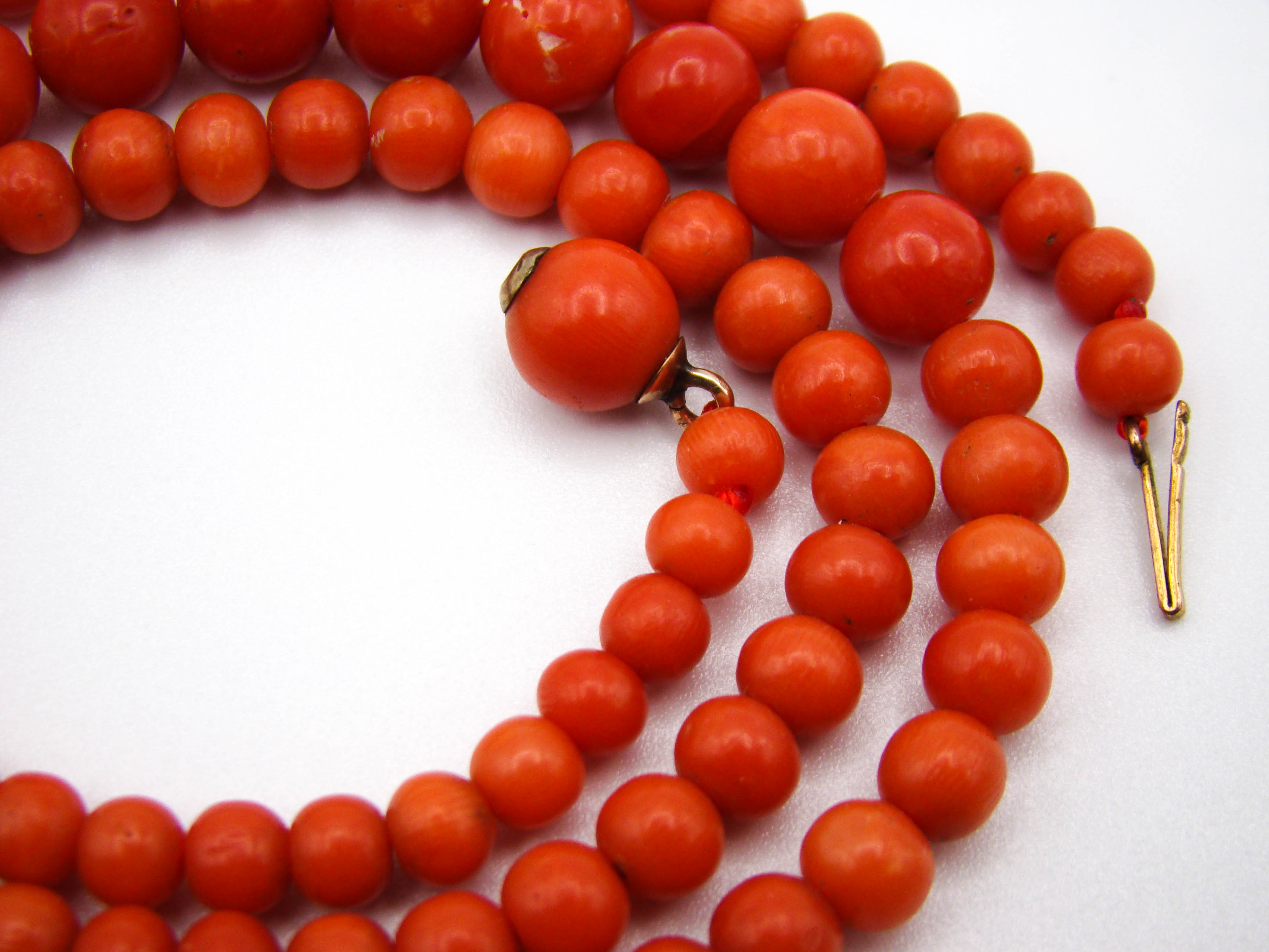 antique coral, natural coral, undyed coral, dark red coral, blood red coral, Italian coral, pacific coral, Sardinian Coral, Coral beads, Coral Rosary beads, Coral chain, Coral necklace, sea coral, aka coral, 8 karat gold clasp