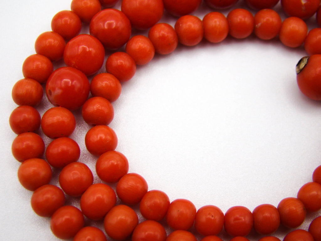 antique coral, natural coral, undyed coral, dark red coral, blood red coral, Italian coral, pacific coral, Sardinian Coral, Coral beads, Coral Rosary beads, Coral chain, Coral necklace, sea coral, aka coral, 8 karat gold clasp