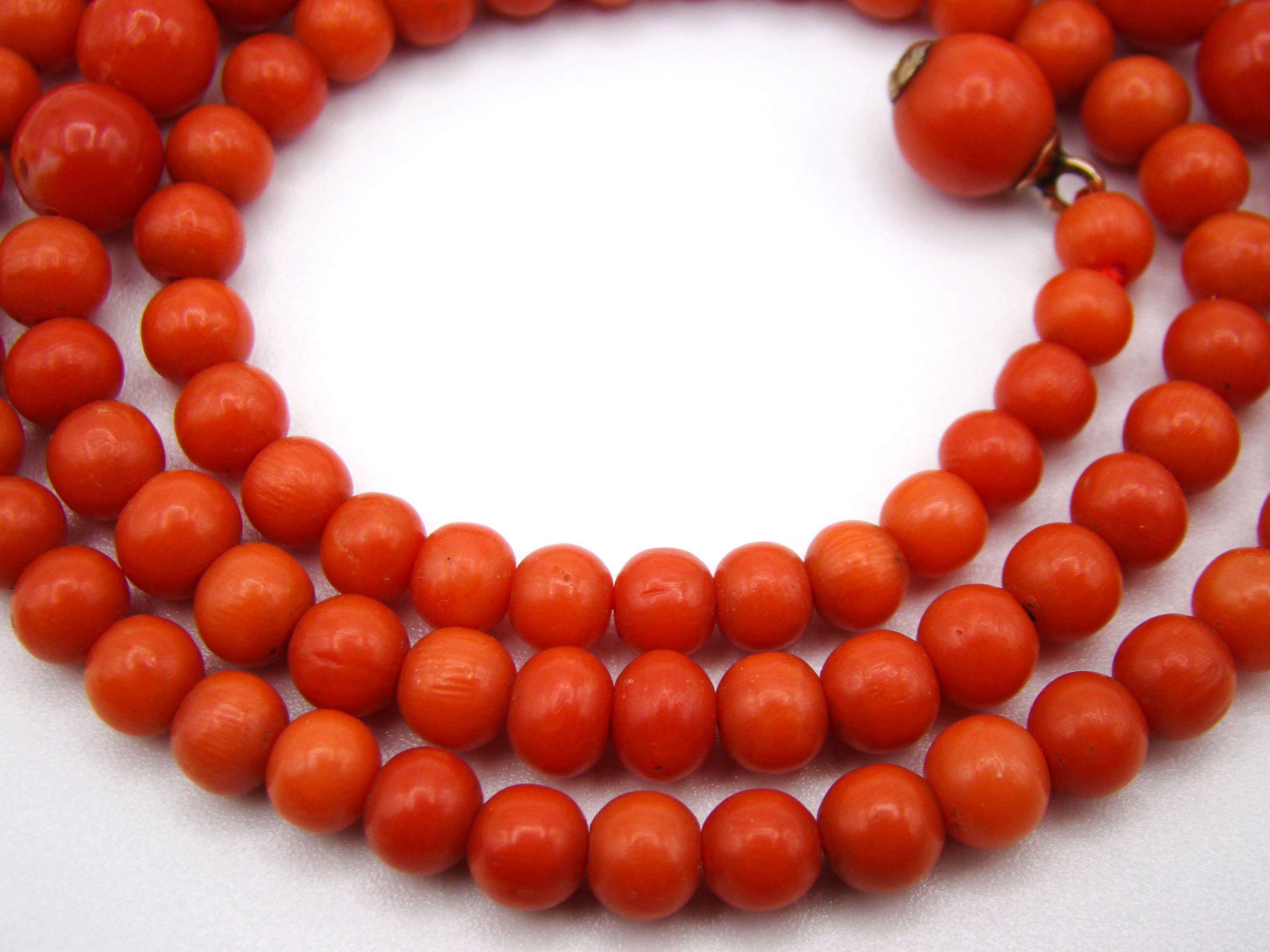 antique coral, natural coral, undyed coral, dark red coral, blood red coral, Italian coral, pacific coral, Sardinian Coral, Coral beads, Coral Rosary beads, Coral chain, Coral necklace, sea coral, aka coral, 8 karat gold clasp
