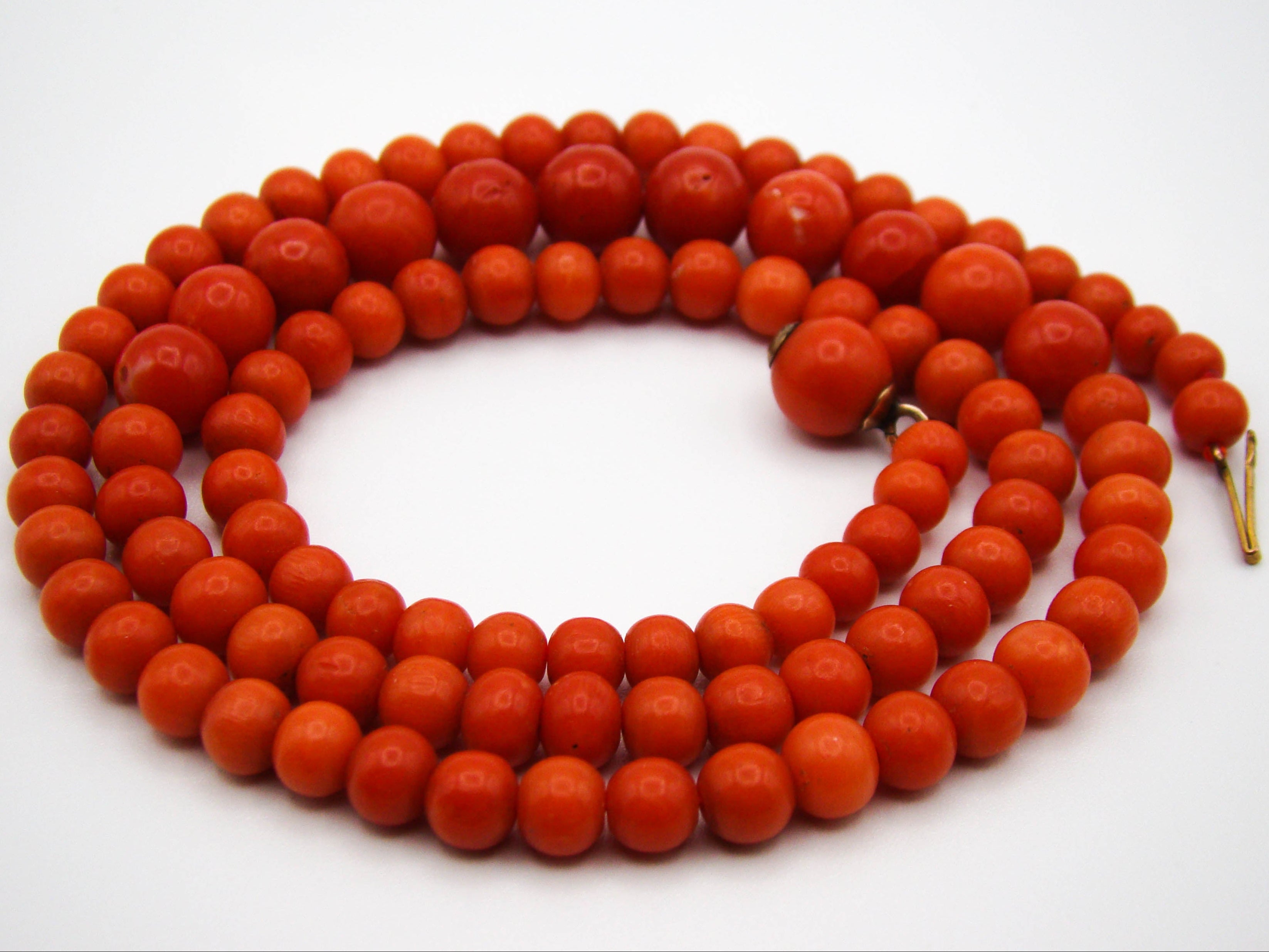 antique coral, natural coral, undyed coral, dark red coral, blood red coral, Italian coral, pacific coral, Sardinian Coral, Coral beads, Coral Rosary beads, Coral chain, Coral necklace, sea coral, aka coral, 8 karat gold clasp