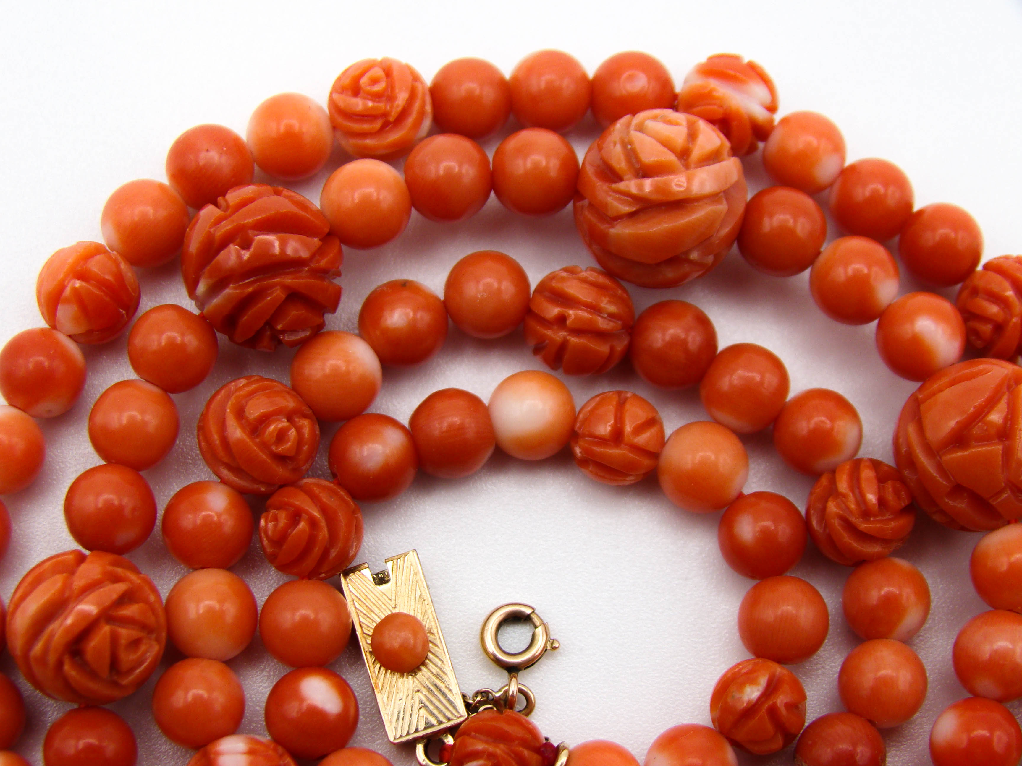 antique coral, natural coral, undyed coral, momo red coral, Italian coral, pacific coral, Sardinian Coral, sea coral, Mediterranean coral, Mediterranean necklace, Mediterranean chain, Mediterranean momo coral, handcarved coral, momo coral, coral necklace, 18 karat Gold clasp