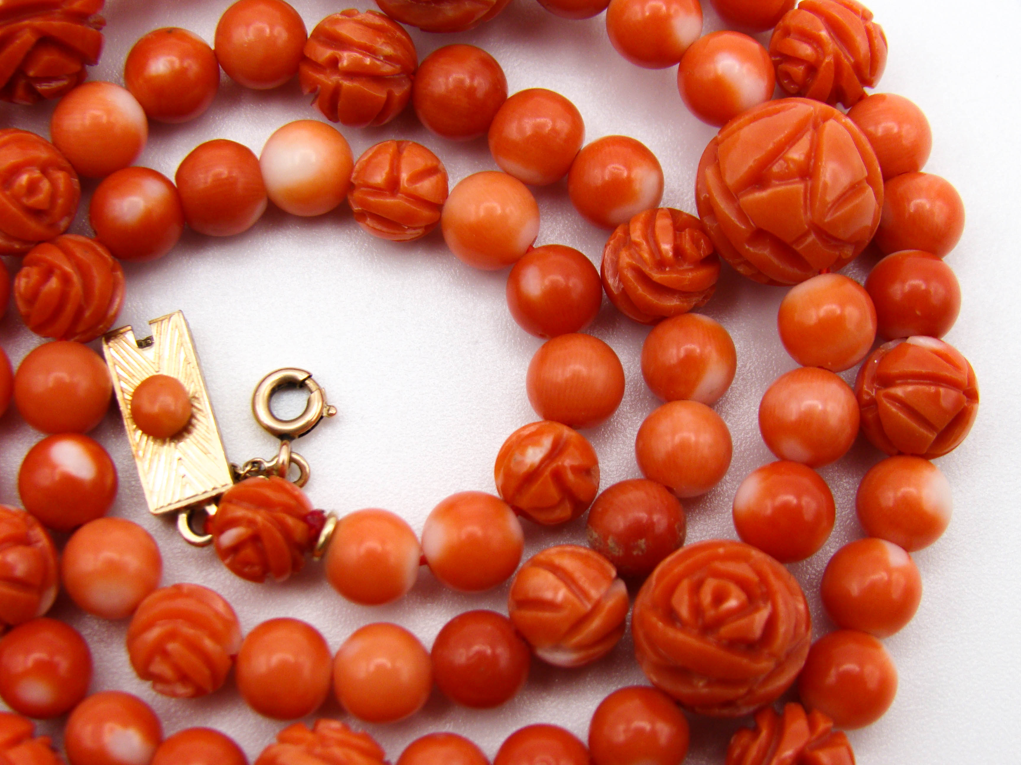 antique coral, natural coral, undyed coral, momo red coral, Italian coral, pacific coral, Sardinian Coral, sea coral, Mediterranean coral, Mediterranean necklace, Mediterranean chain, Mediterranean momo coral, handcarved coral, momo coral, coral necklace, 18 karat Gold clasp