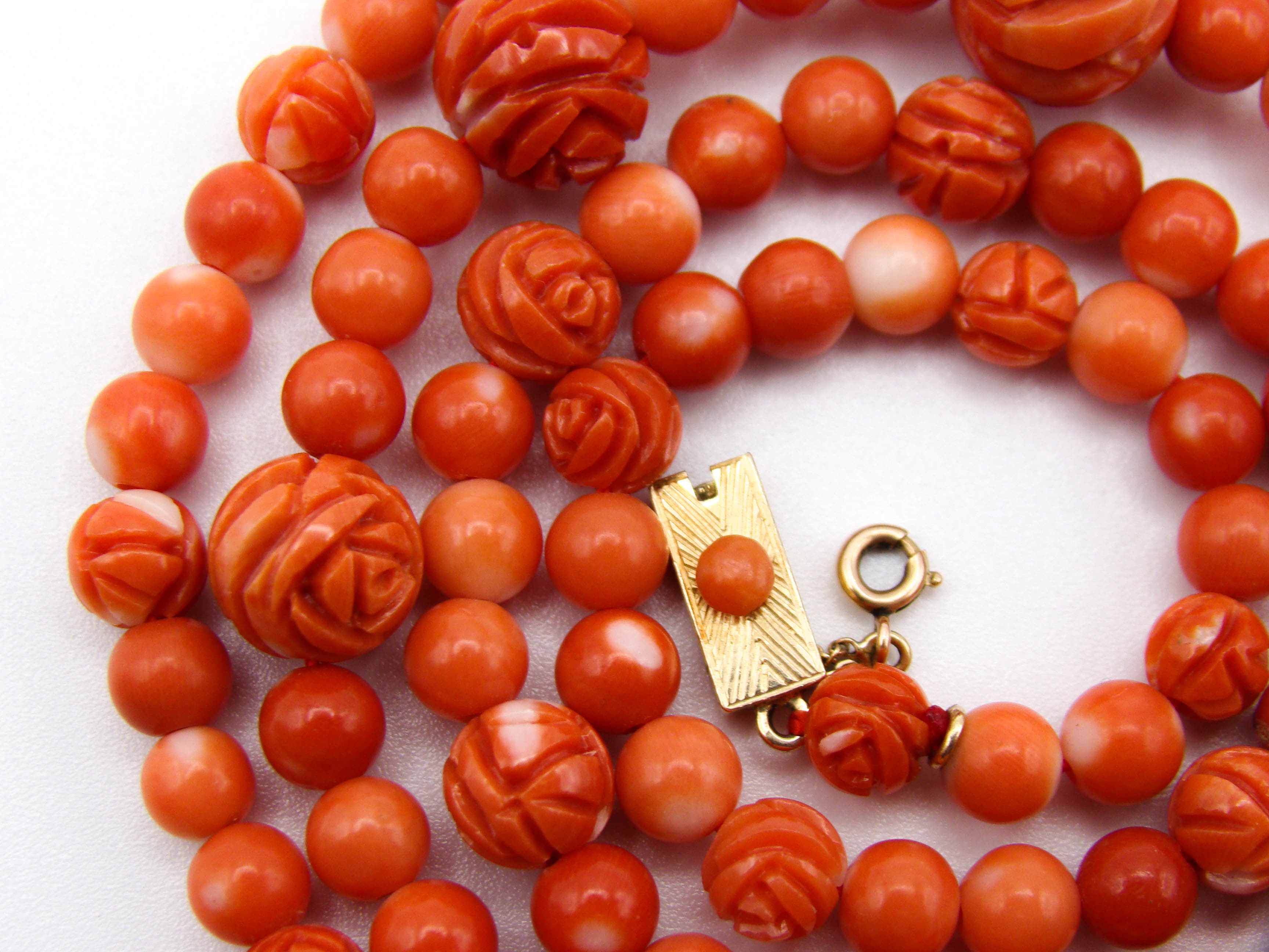 antique coral, natural coral, undyed coral, momo red coral, Italian coral, pacific coral, Sardinian Coral, sea coral, Mediterranean coral, Mediterranean necklace, Mediterranean chain, Mediterranean momo coral, handcarved coral, momo coral, coral necklace, 18 karat Gold clasp