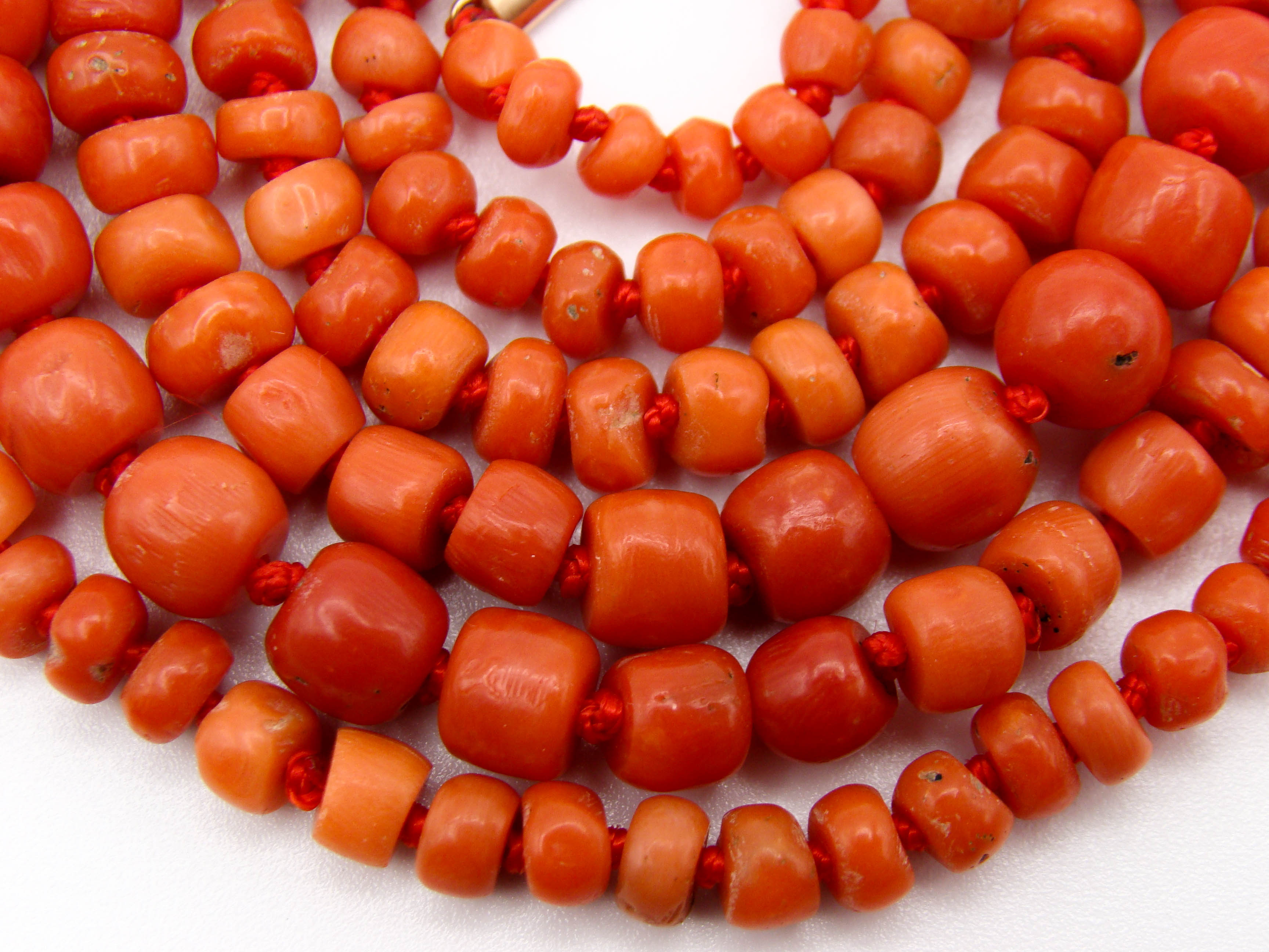 antique coral, natural coral, undyed coral, dark orange coral, Italian coral, pacific coral, Sardinian Coral, sea coral, Mediterranean coral, Mediterranean necklace, Mediterranean chain, coral necklace, handcarved coral, 9 karat gold clasp