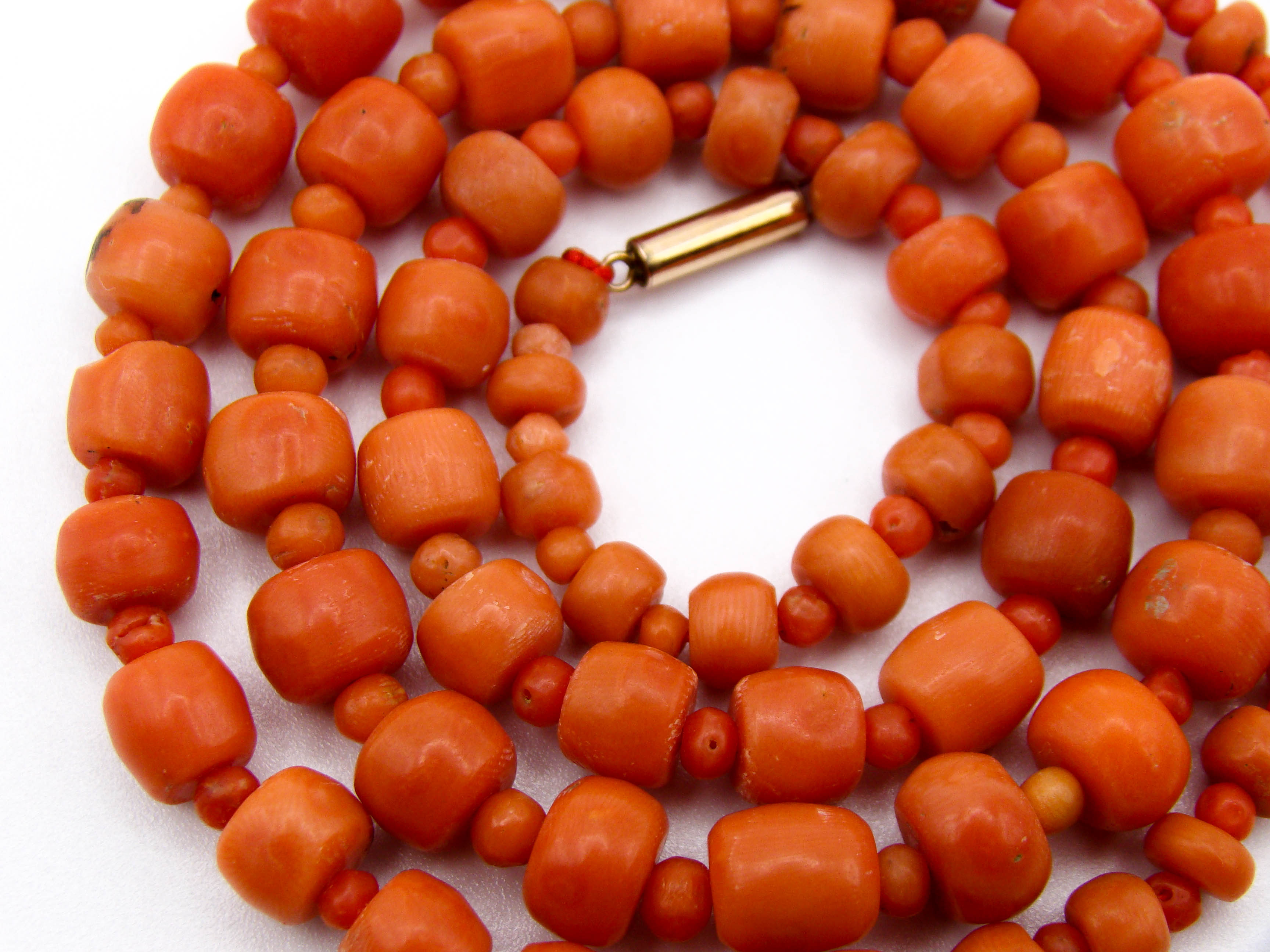 antique coral, natural coral, undyed coral, dark orange coral, Italian coral, pacific coral, Sardinian Coral, sea coral, Mediterranean coral, Mediterranean necklace, Mediterranean chain, coral necklace, handcarved coral, 9 karat gold clasp