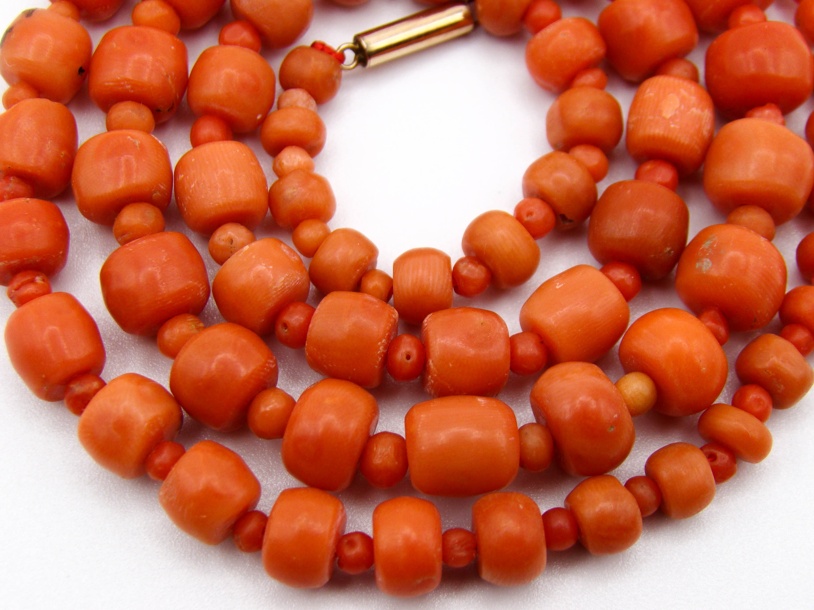 antique coral, natural coral, undyed coral, dark orange coral, Italian coral, pacific coral, Sardinian Coral, sea coral, Mediterranean coral, Mediterranean necklace, Mediterranean chain, coral necklace, handcarved coral, 9 karat gold clasp