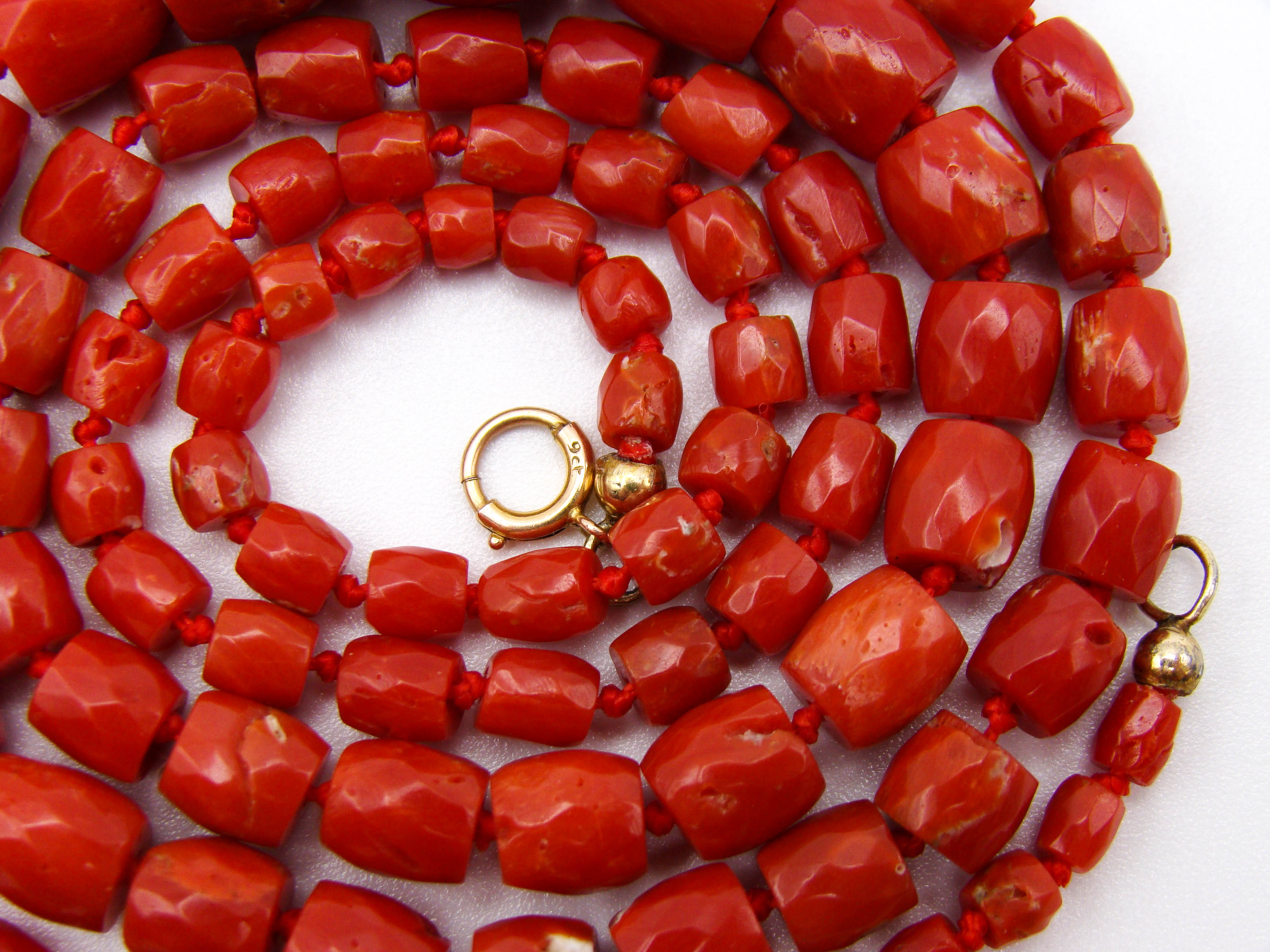 antique coral, natural coral, undyed coral, dark red coral, blood red coral, Italian coral, pacific coral, Sardinian Coral, Coral beads, Coral Rosary beads, Coral chain, Coral necklace, sea coral, aka coral, 9 karat gold clasp