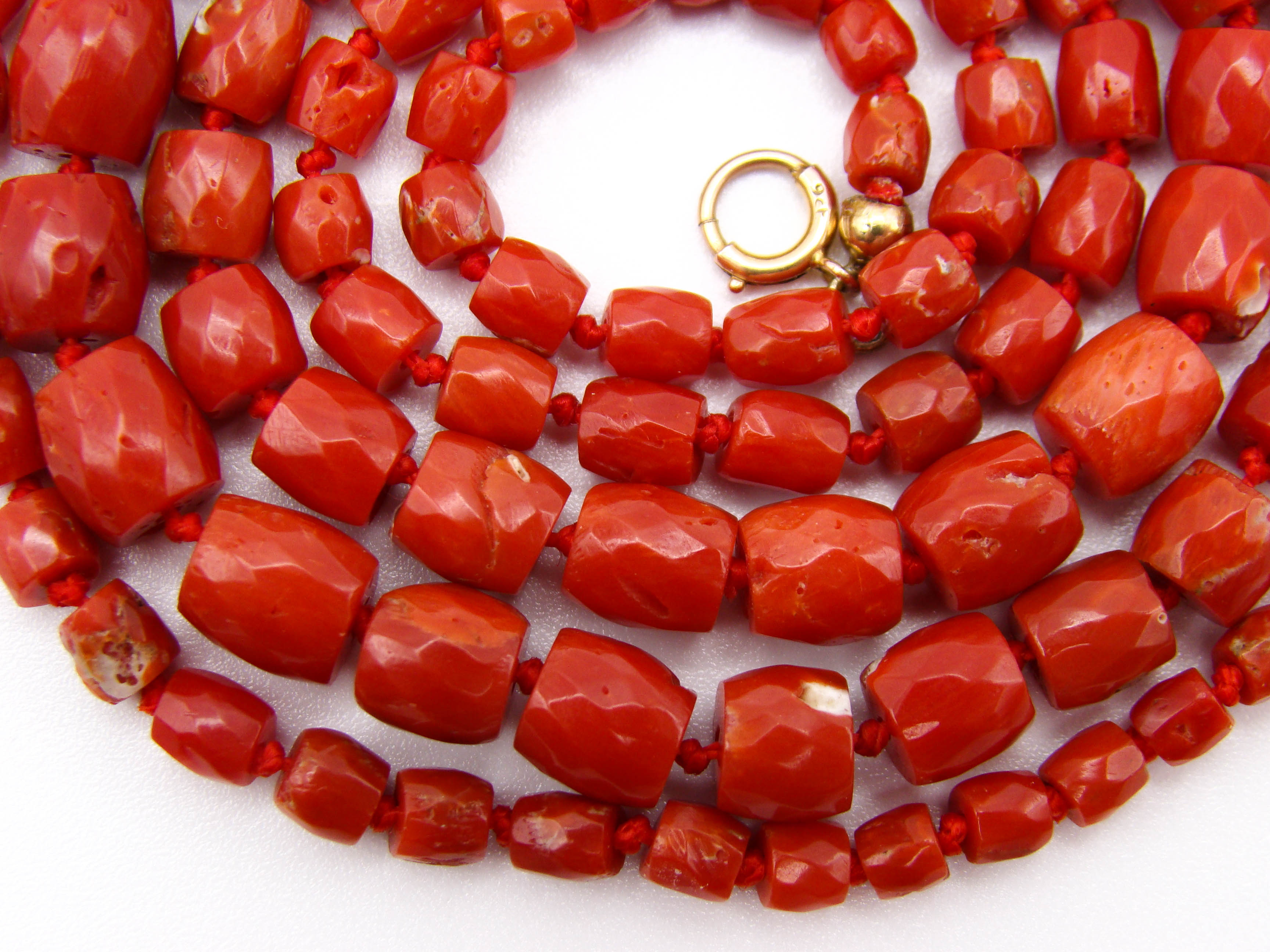 antique coral, natural coral, undyed coral, dark red coral, blood red coral, Italian coral, pacific coral, Sardinian Coral, Coral beads, Coral Rosary beads, Coral chain, Coral necklace, sea coral, aka coral, 9 karat gold clasp