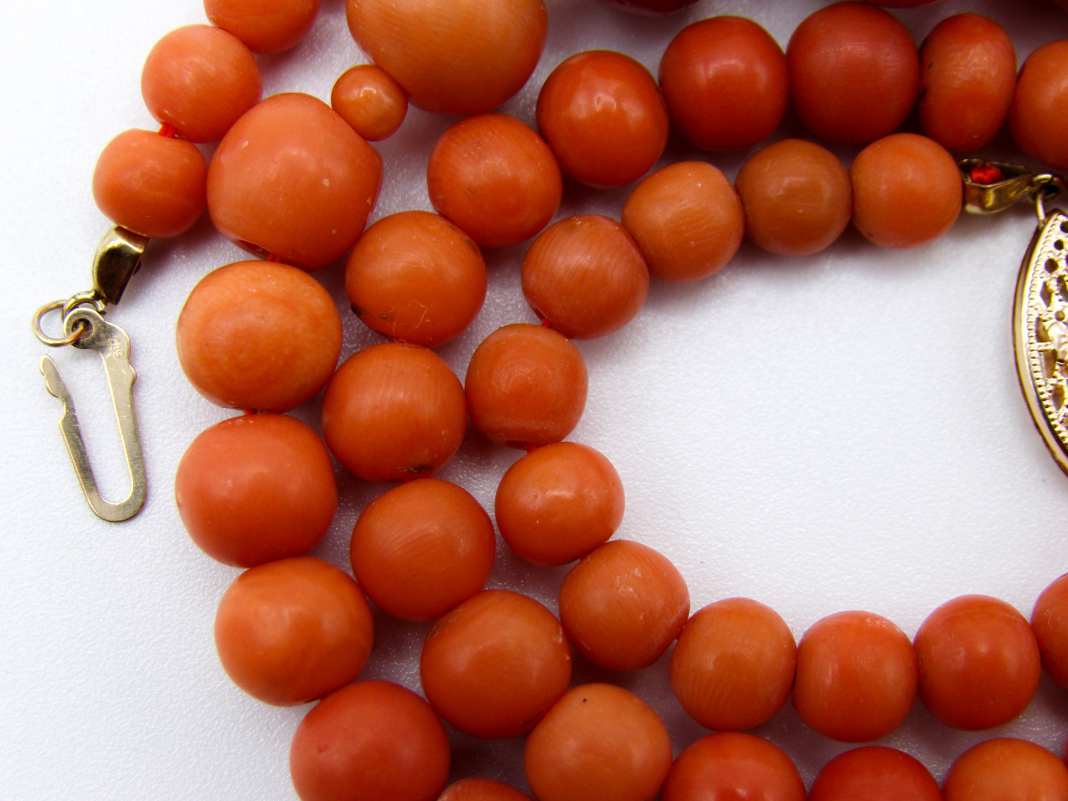antique coral, natural coral, undyed coral, dark orange coral, Italian coral, pacific coral, Sardinian Coral, sea coral, Mediterranean coral, Mediterranean necklace, Mediterranean chain, coral necklace, handcarved coral, 14 karat gold clasp
