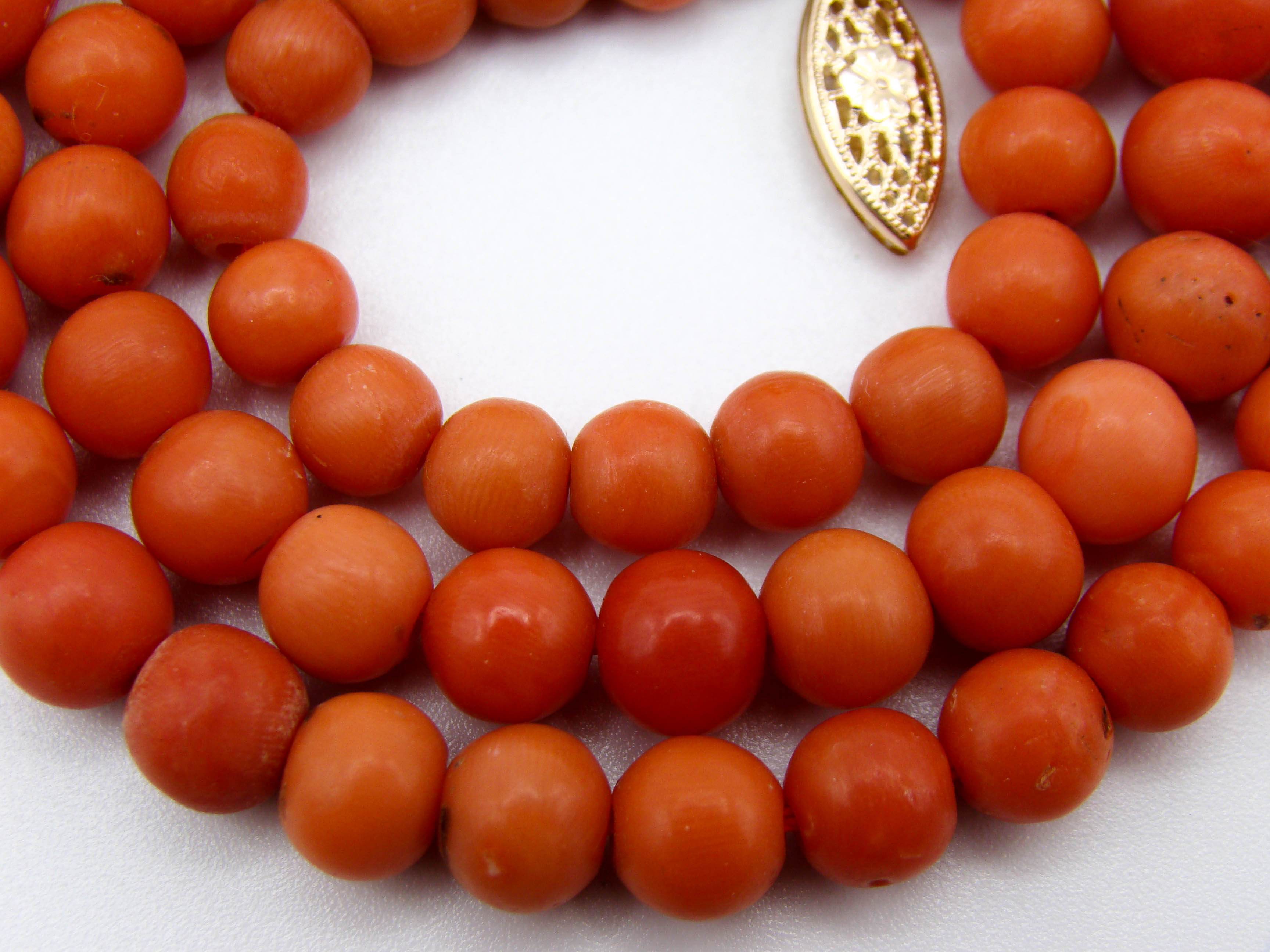 antique coral, natural coral, undyed coral, dark orange coral, Italian coral, pacific coral, Sardinian Coral, sea coral, Mediterranean coral, Mediterranean necklace, Mediterranean chain, coral necklace, handcarved coral, 14 karat gold clasp