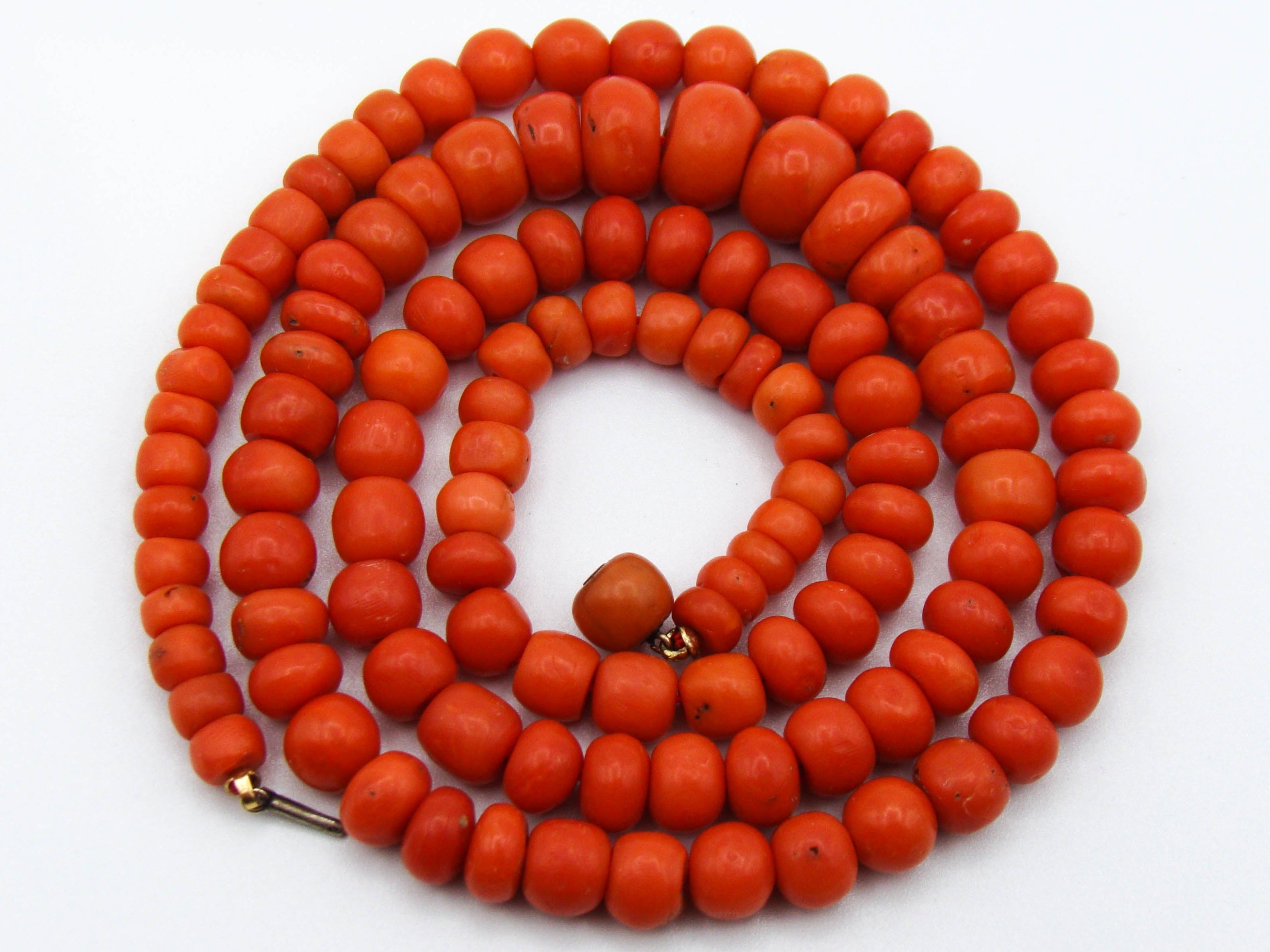 antique coral, natural coral, undyed coral, dark red coral, blood red coral, Italian coral, pacific coral, Sardinian Coral, sea coral, Mediterranean coral, Mediterranean red, Mediterranean chain, Mediterranean necklace, coral chain, coral necklace, 9 karat gold clasp