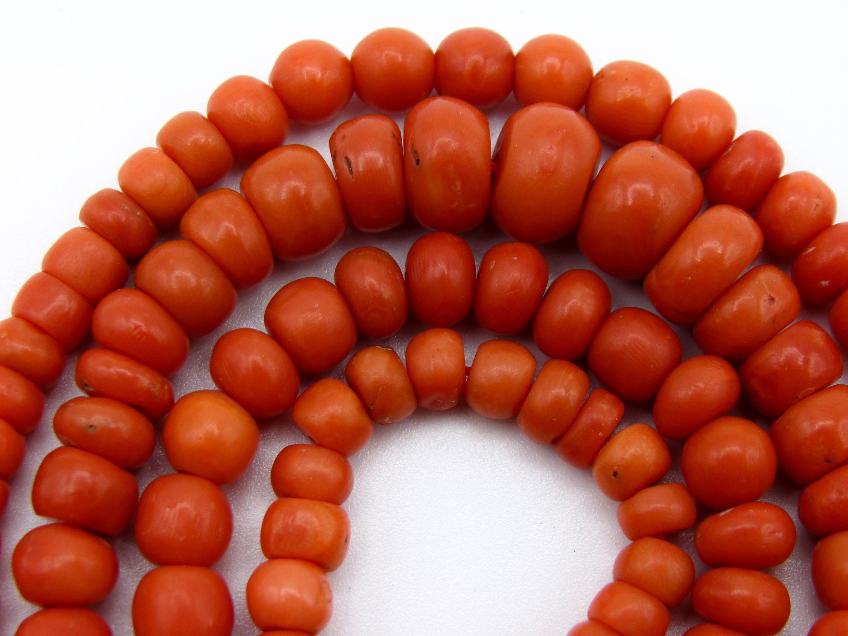 antique coral, natural coral, undyed coral, dark red coral, blood red coral, Italian coral, pacific coral, Sardinian Coral, sea coral, Mediterranean coral, Mediterranean red, Mediterranean chain, Mediterranean necklace, coral chain, coral necklace, 9 karat gold clasp