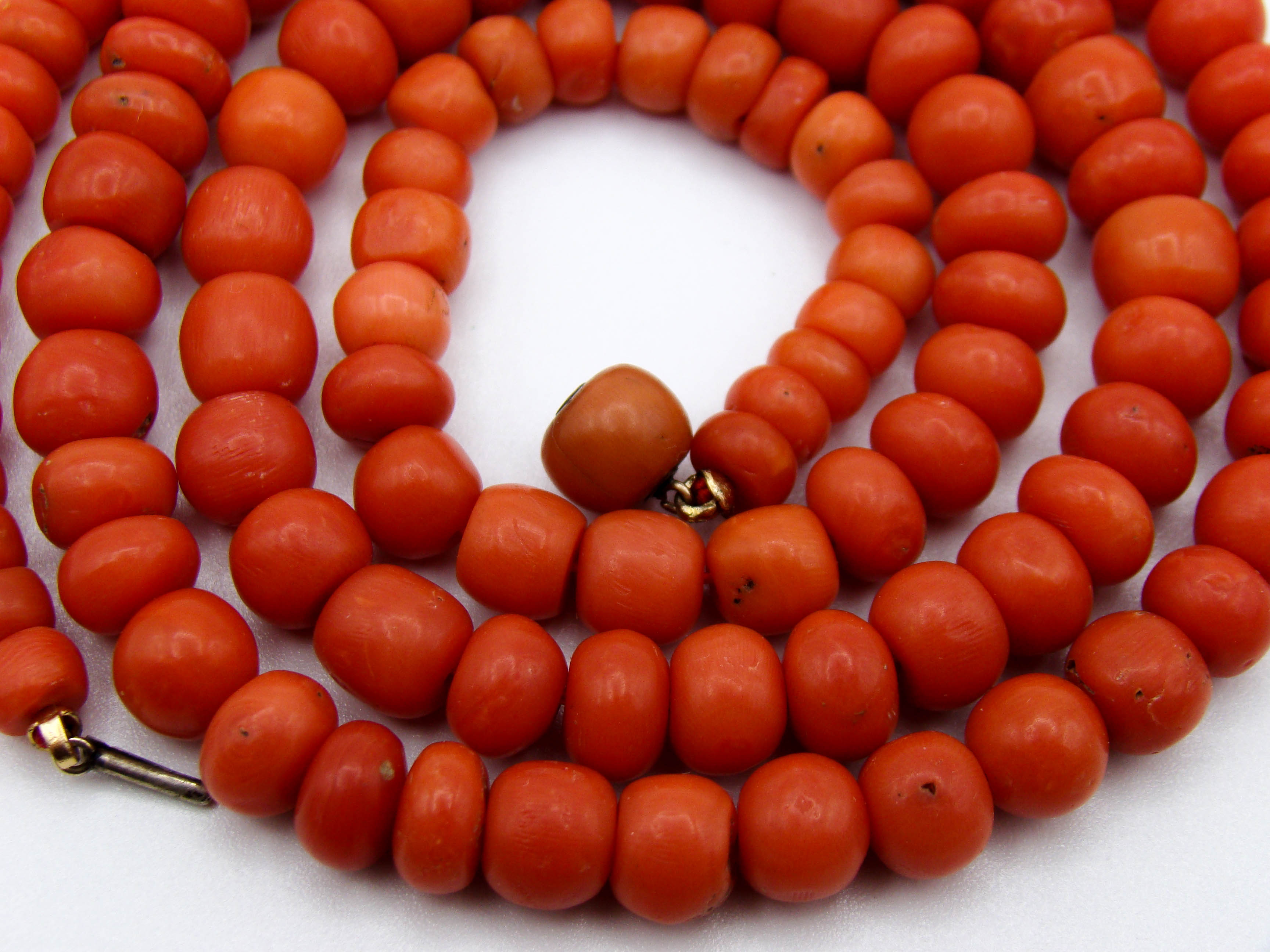 antique coral, natural coral, undyed coral, dark red coral, blood red coral, Italian coral, pacific coral, Sardinian Coral, sea coral, Mediterranean coral, Mediterranean red, Mediterranean chain, Mediterranean necklace, coral chain, coral necklace, 9 karat gold clasp