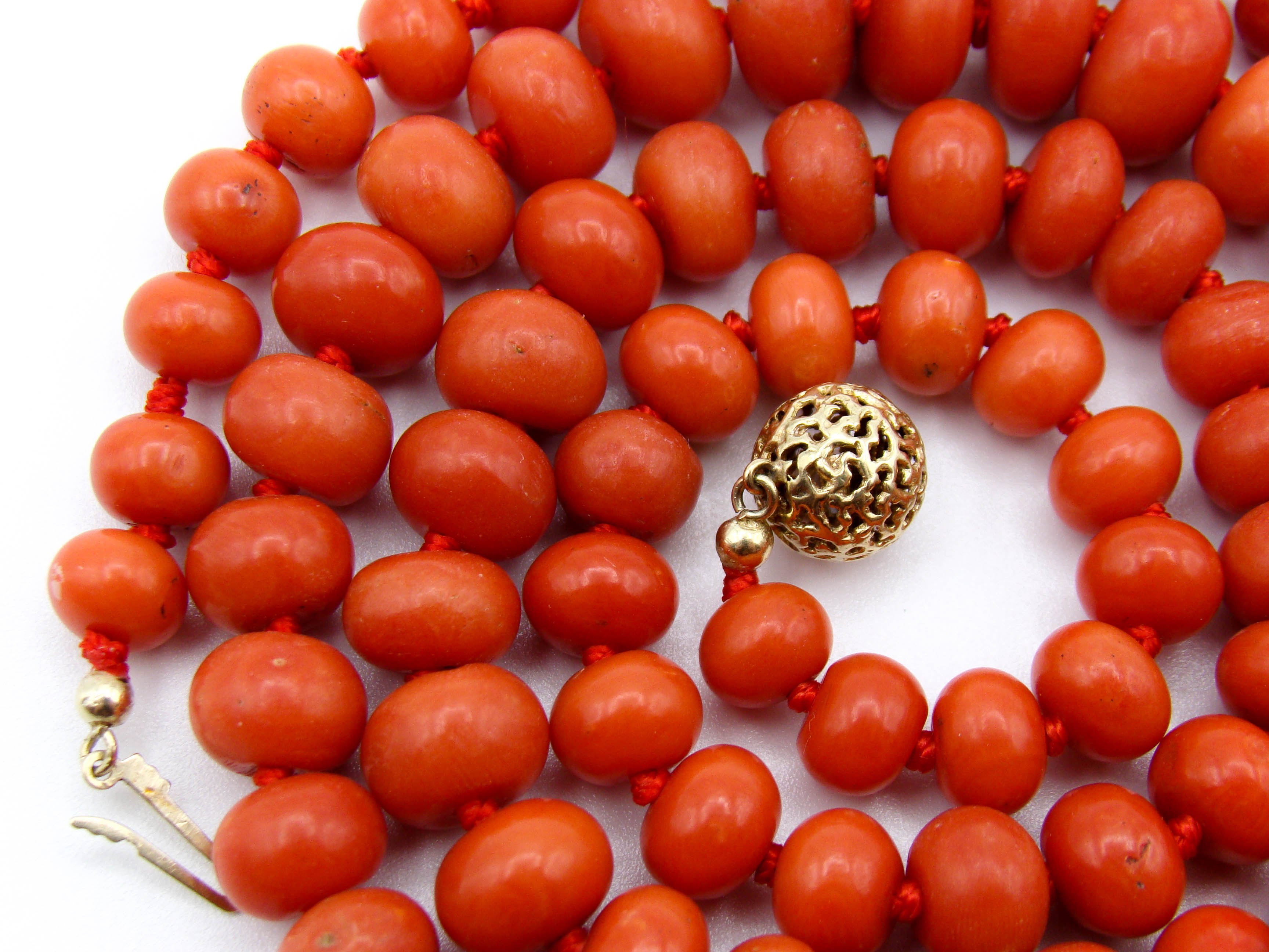 antique coral, natural coral, undyed coral, dark red coral, blood red coral, Italian coral, pacific coral, Sardinian Coral, sea coral, Mediterranean coral, Mediterranean red, Mediterranean chain, Mediterranean necklace, coral chain, coral necklace, 14 karat gold clasp