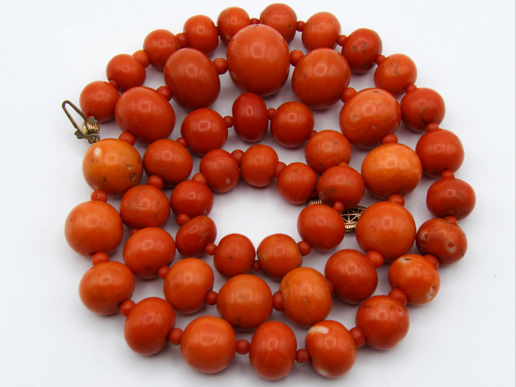 antique coral, natural coral, undyed coral, dark momo orange coral, Italian coral, pacific coral, Sardinian Coral sea coral, momo coral, Mediterranean chain, Mediterranean necklace, 9 karat gold clasp, momo coral