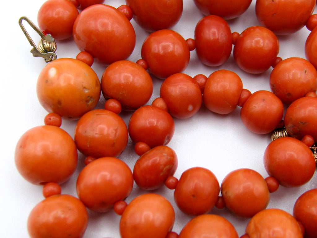 antique coral, natural coral, undyed coral, dark momo orange coral, Italian coral, pacific coral, Sardinian Coral sea coral, momo coral, Mediterranean chain, Mediterranean necklace, 9 karat gold clasp, momo coral