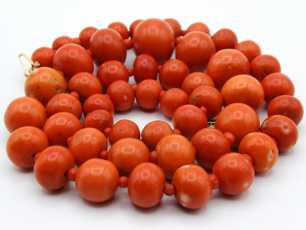antique coral, natural coral, undyed coral, dark momo orange coral, Italian coral, pacific coral, Sardinian Coral sea coral, momo coral, Mediterranean chain, Mediterranean necklace, 9 karat gold clasp, momo coral