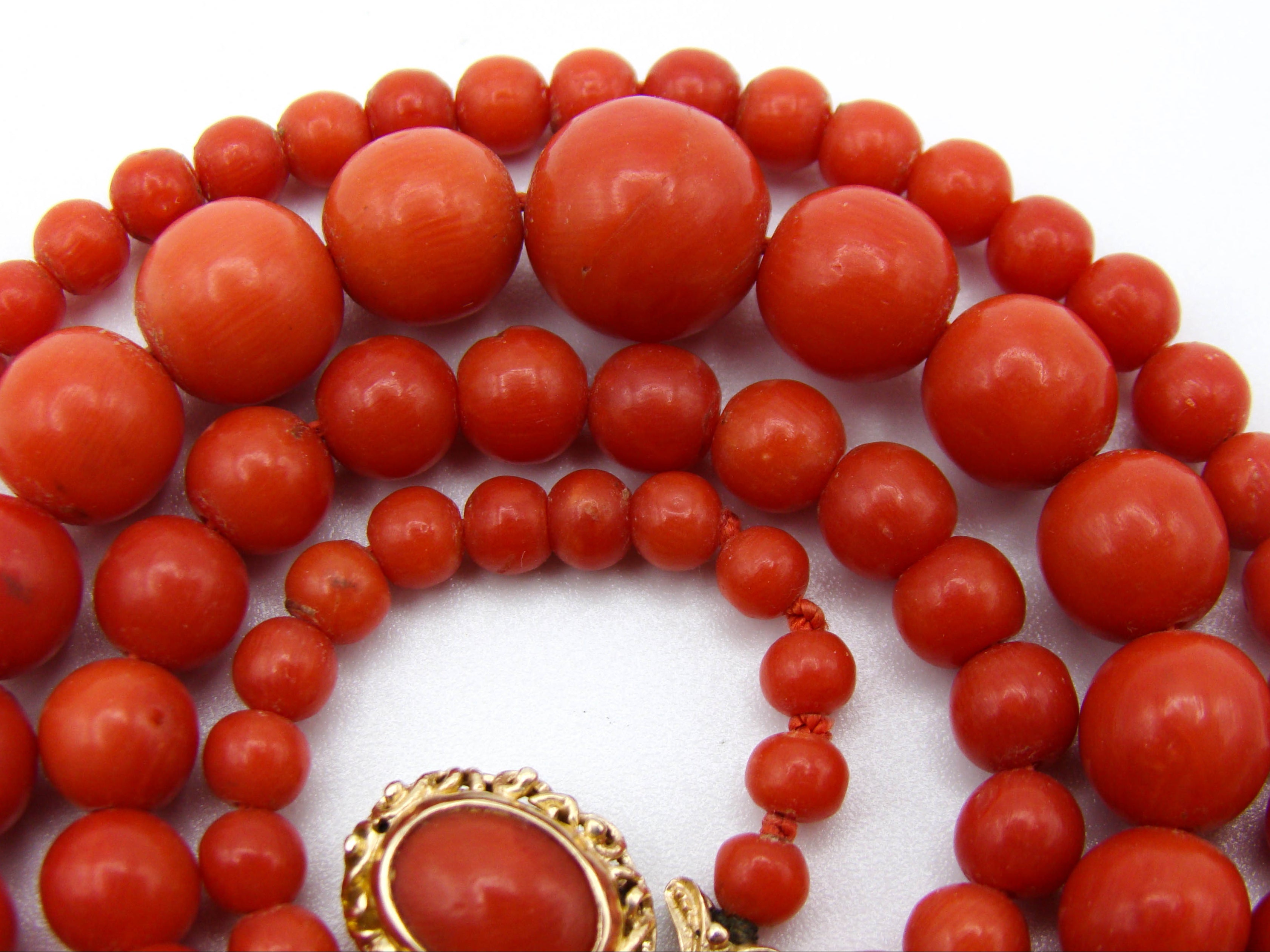 antique coral, natural coral, undyed coral, dark red coral, blood red coral, Italian coral, pacific coral, Sardinian Coral, sea coral, Mediterranean coral, Mediterranean red, Mediterranean chain, Mediterranean necklace, coral chain, coral necklace, 14 karat gold clasp