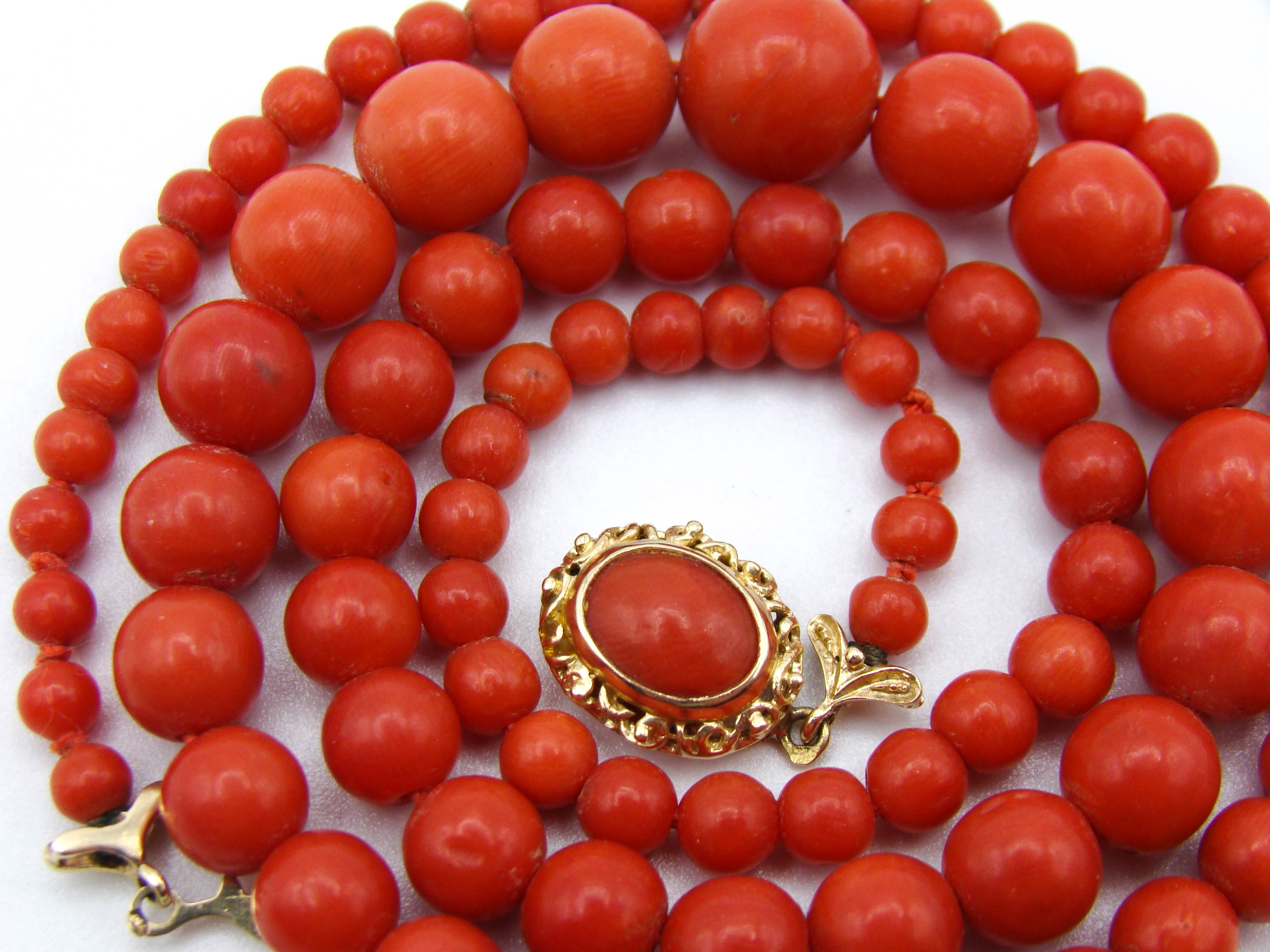 antique coral, natural coral, undyed coral, dark red coral, blood red coral, Italian coral, pacific coral, Sardinian Coral, sea coral, Mediterranean coral, Mediterranean red, Mediterranean chain, Mediterranean necklace, coral chain, coral necklace, 14 karat gold clasp
