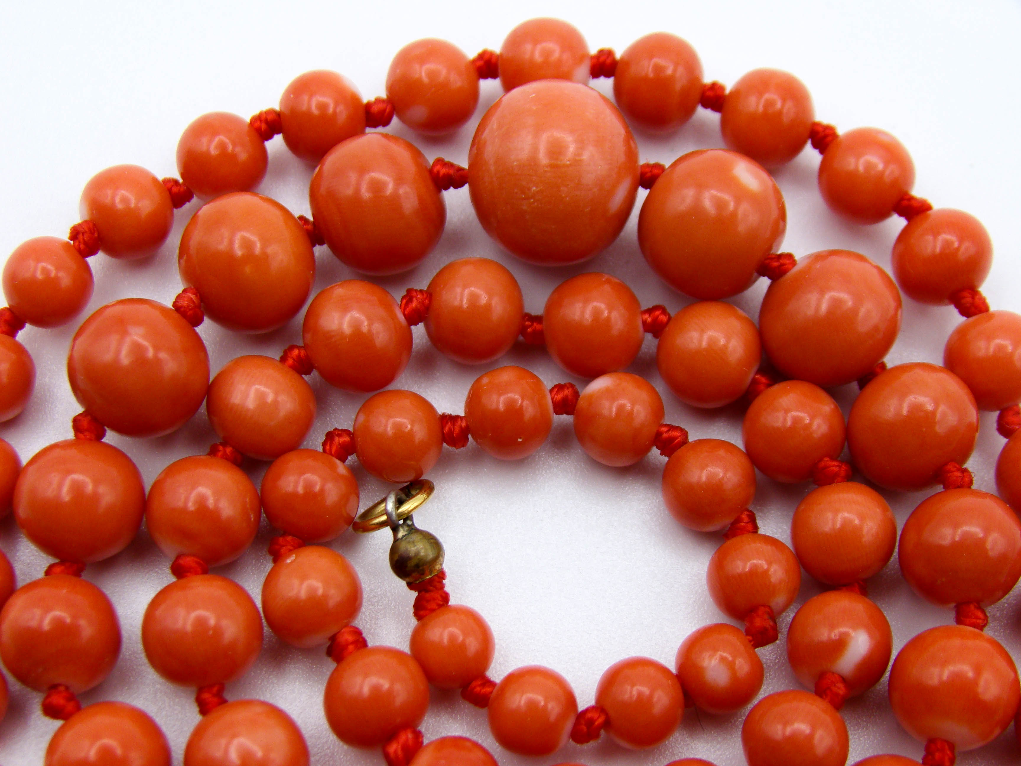 antique coral, natural coral, undyed coral, dark momo orange coral, Italian coral, pacific coral, Sardinian Coral, sea coral, momo coral, Mediterranean chain, Mediterranean necklace, 14 karat gold clasp, momo coral
