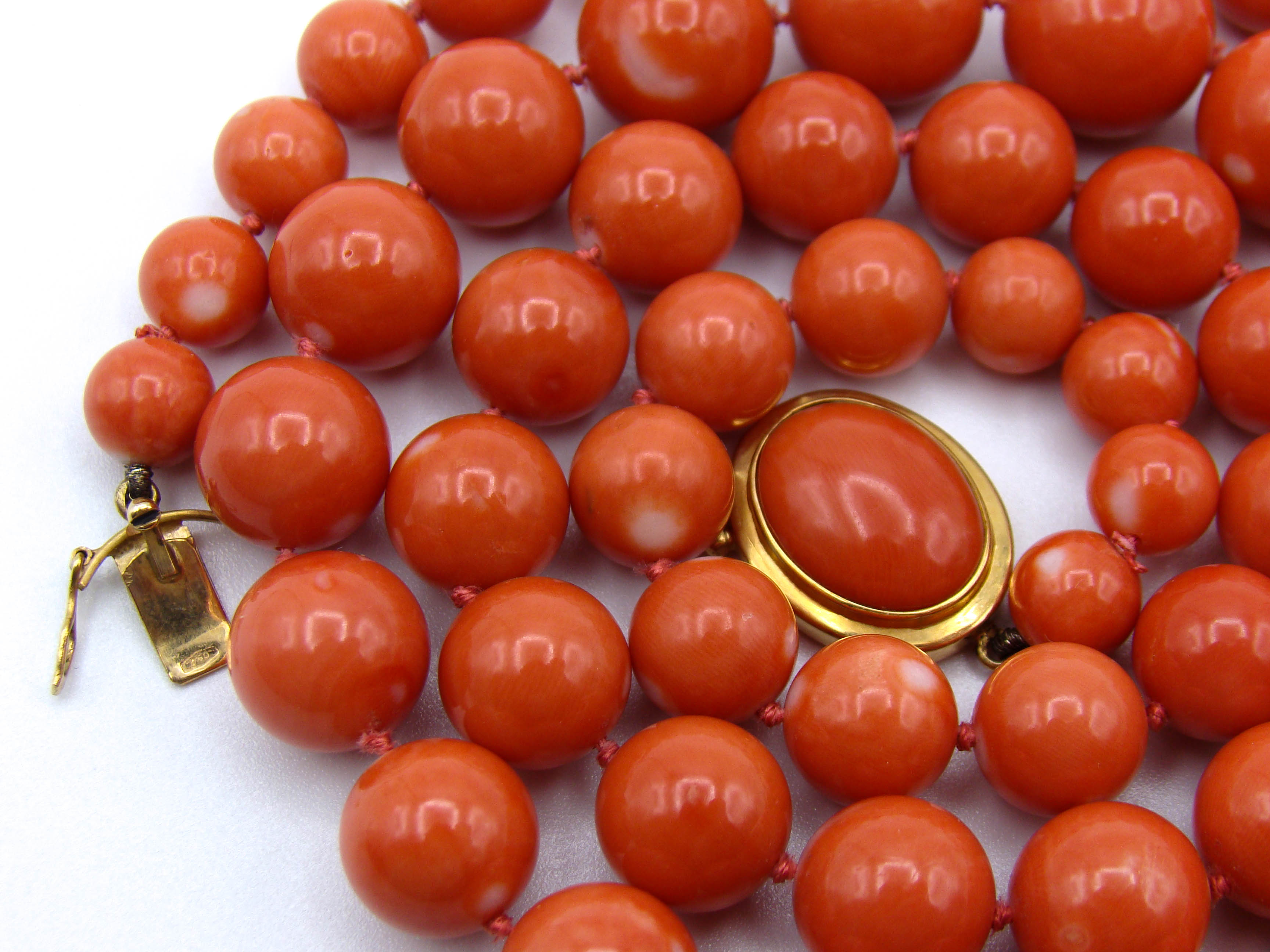 antique coral, natural coral, undyed coral, dark momo orange coral, Italian coral, pacific coral, Sardinian Coral, sea coral, momo coral, Mediterranean chain, Mediterranean necklace, 21 karat gold clasp, momo coral