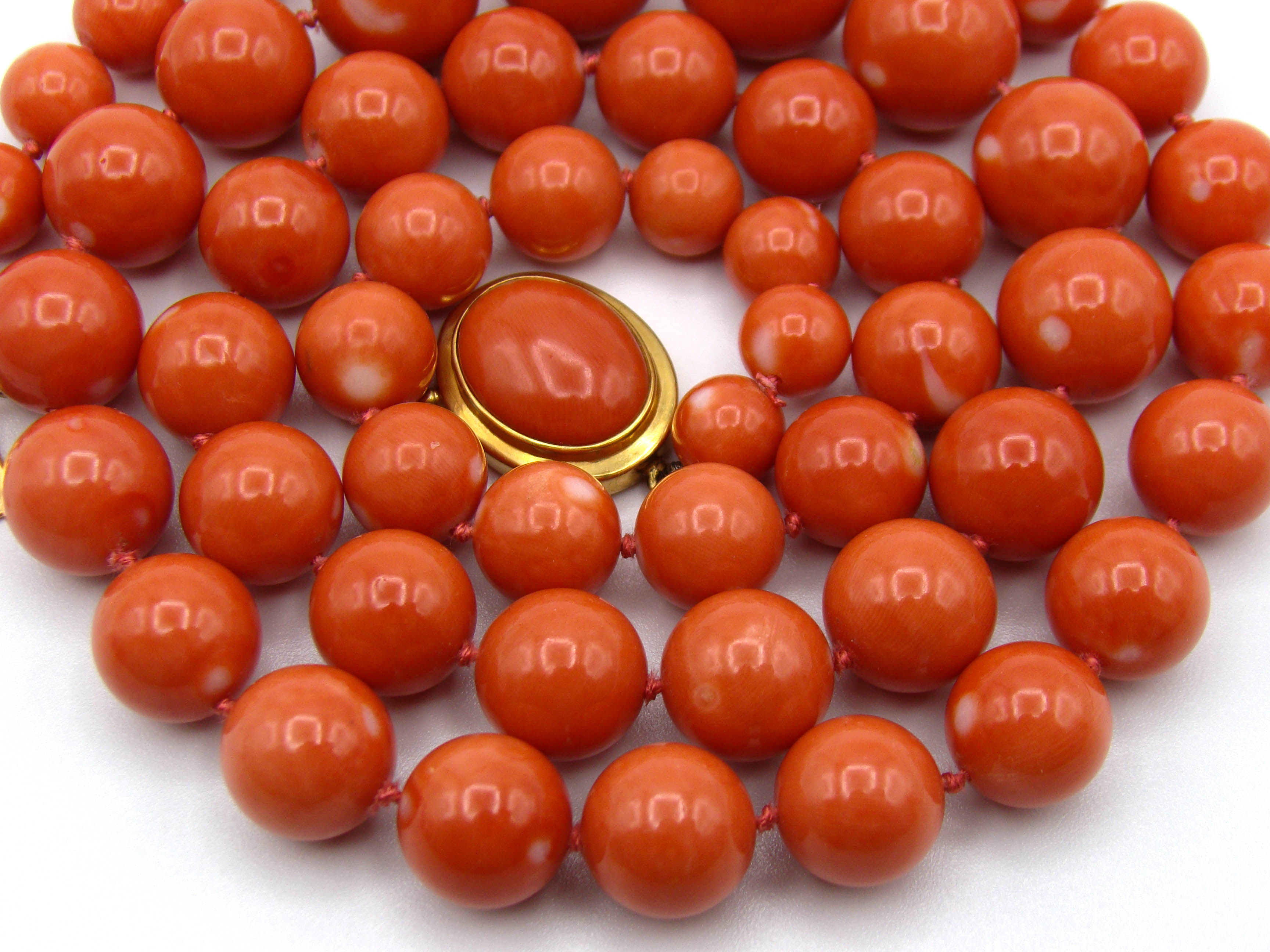antique coral, natural coral, undyed coral, dark momo orange coral, Italian coral, pacific coral, Sardinian Coral, sea coral, momo coral, Mediterranean chain, Mediterranean necklace, 21 karat gold clasp, momo coral
