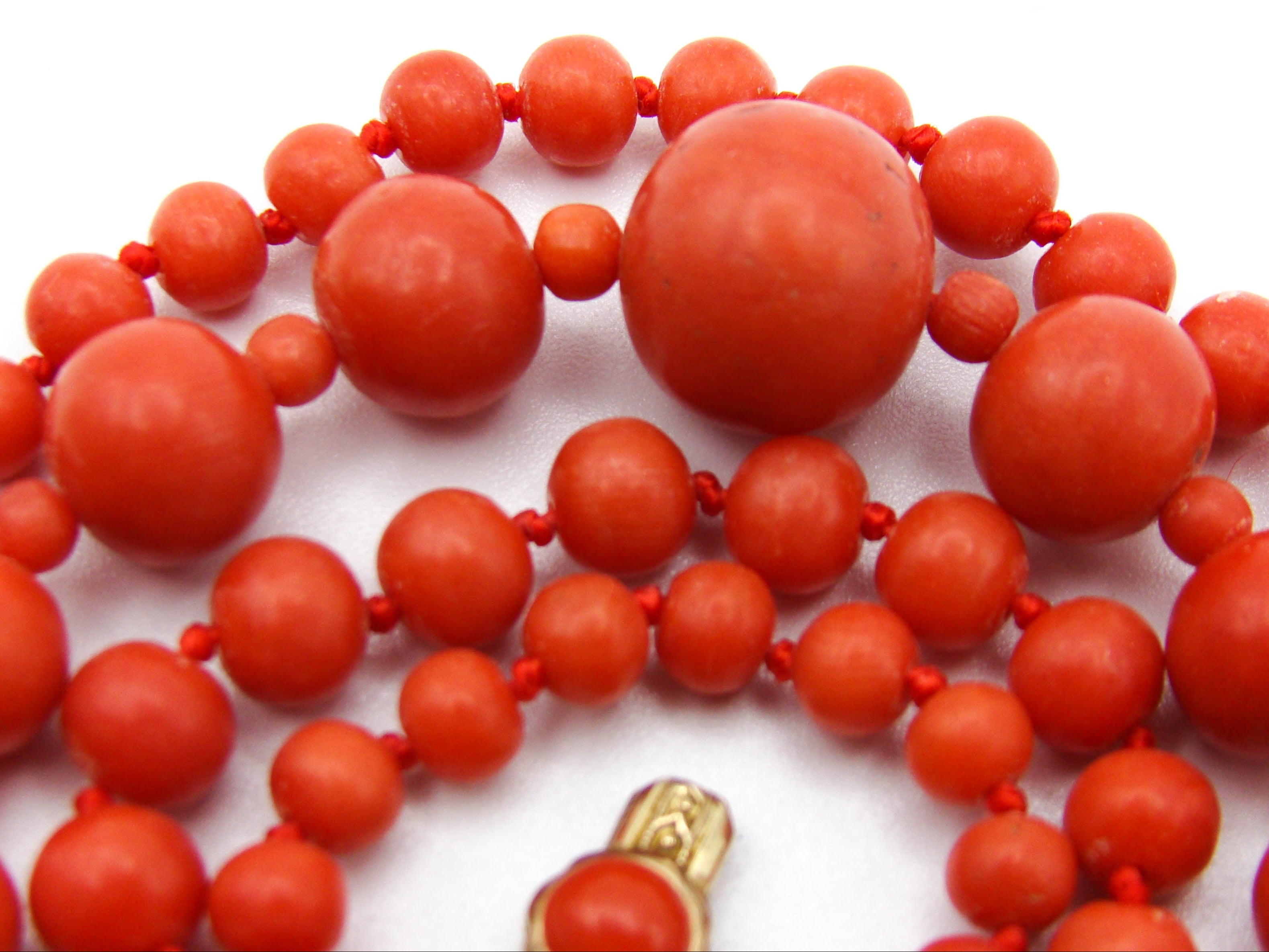 antique coral, natural coral, undyed coral, dark red coral, blood red coral, Italian coral, pacific coral, Sardinian Coral, Coral beads, Coral Rosary beads, Coral chain, Coral necklace, sea coral, aka coral, 8 karat gold clasp
