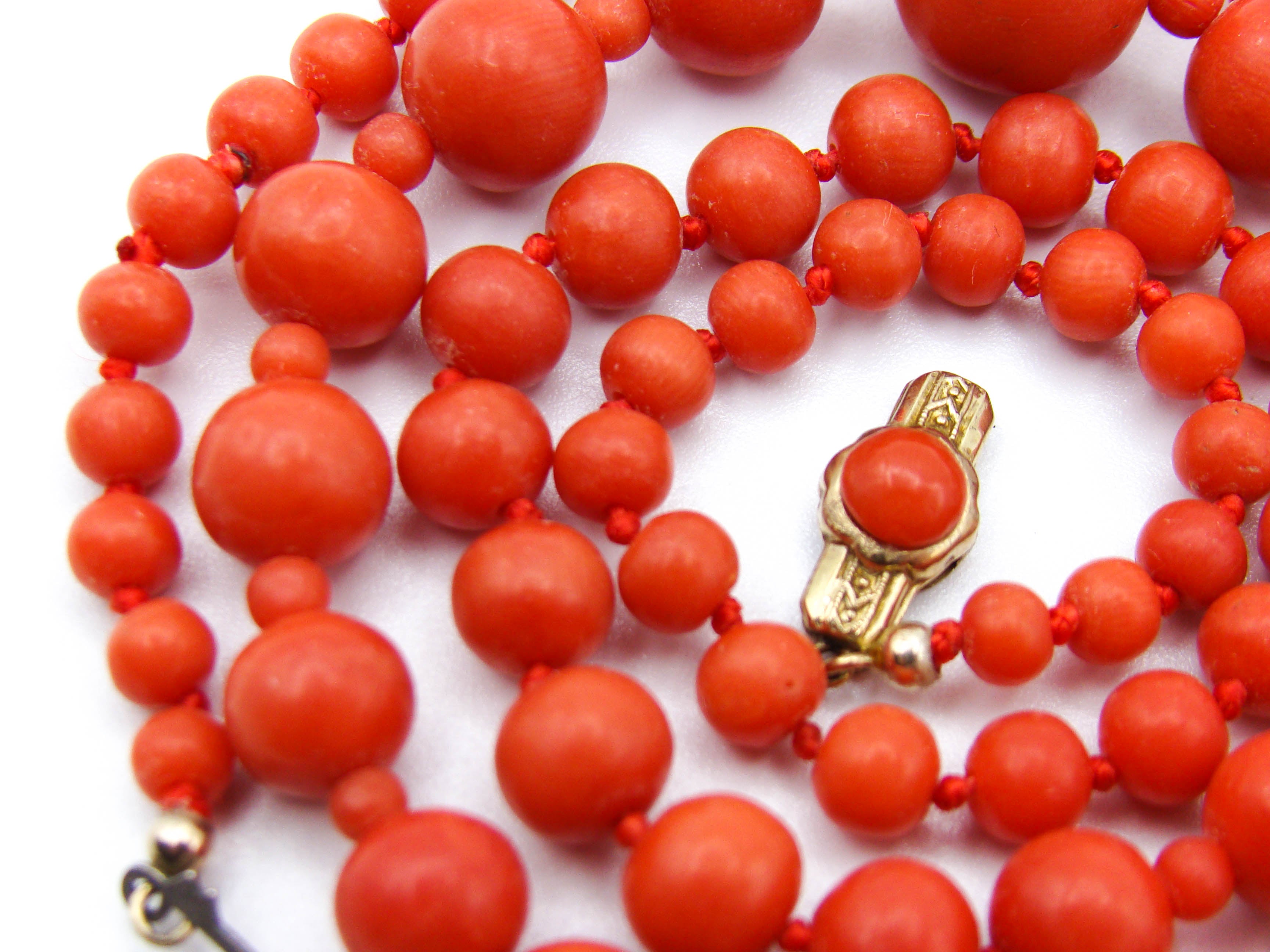 antique coral, natural coral, undyed coral, dark red coral, blood red coral, Italian coral, pacific coral, Sardinian Coral, Coral beads, Coral Rosary beads, Coral chain, Coral necklace, sea coral, aka coral, 8 karat gold clasp