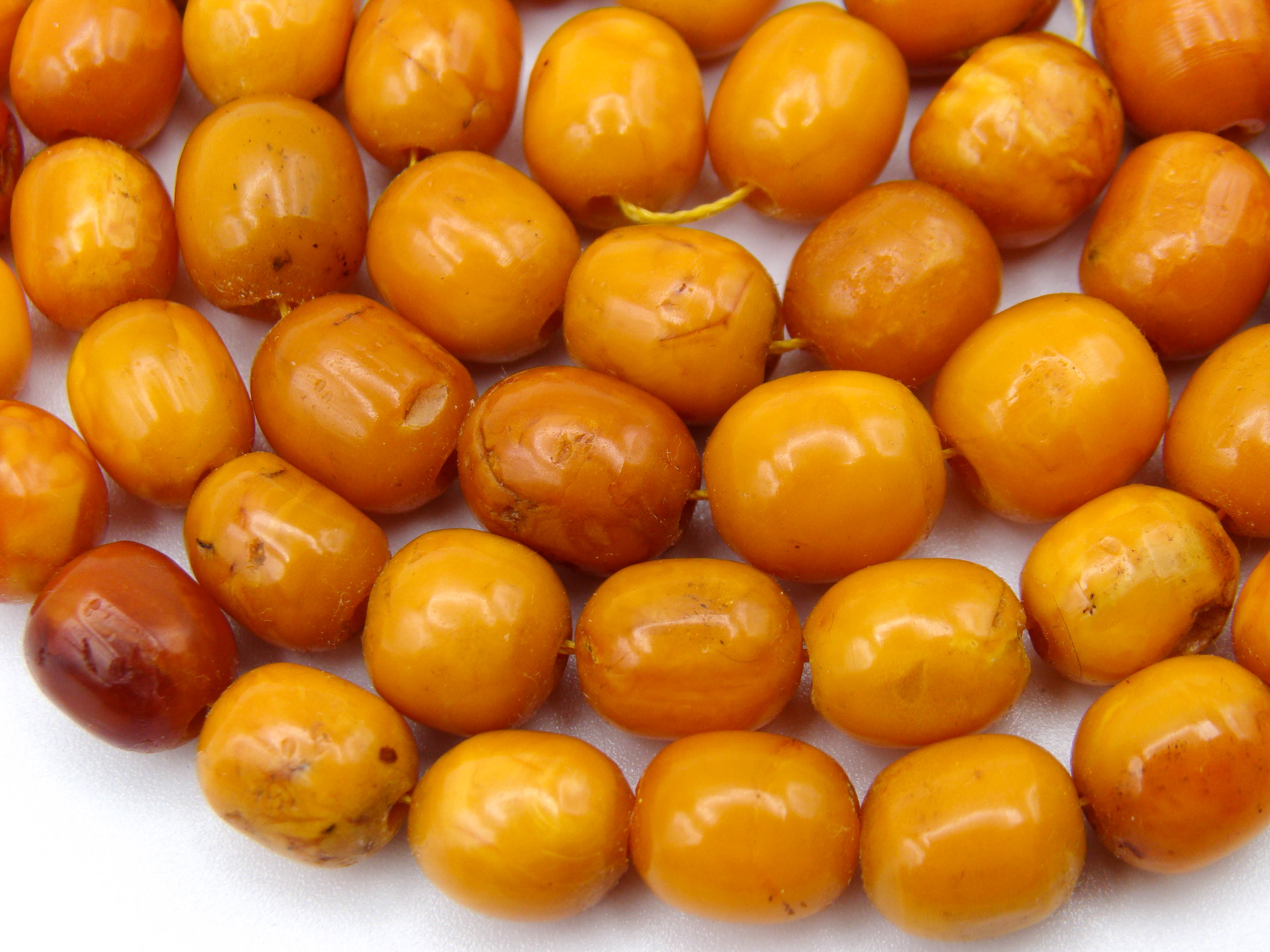 baltic amber, amber, antique, amber beads, egg Yolk, amber chain, Rosary beads, مسبحة, Masbaha, Muslim prayer beads حبيت الدورة ,العنبر الهندى