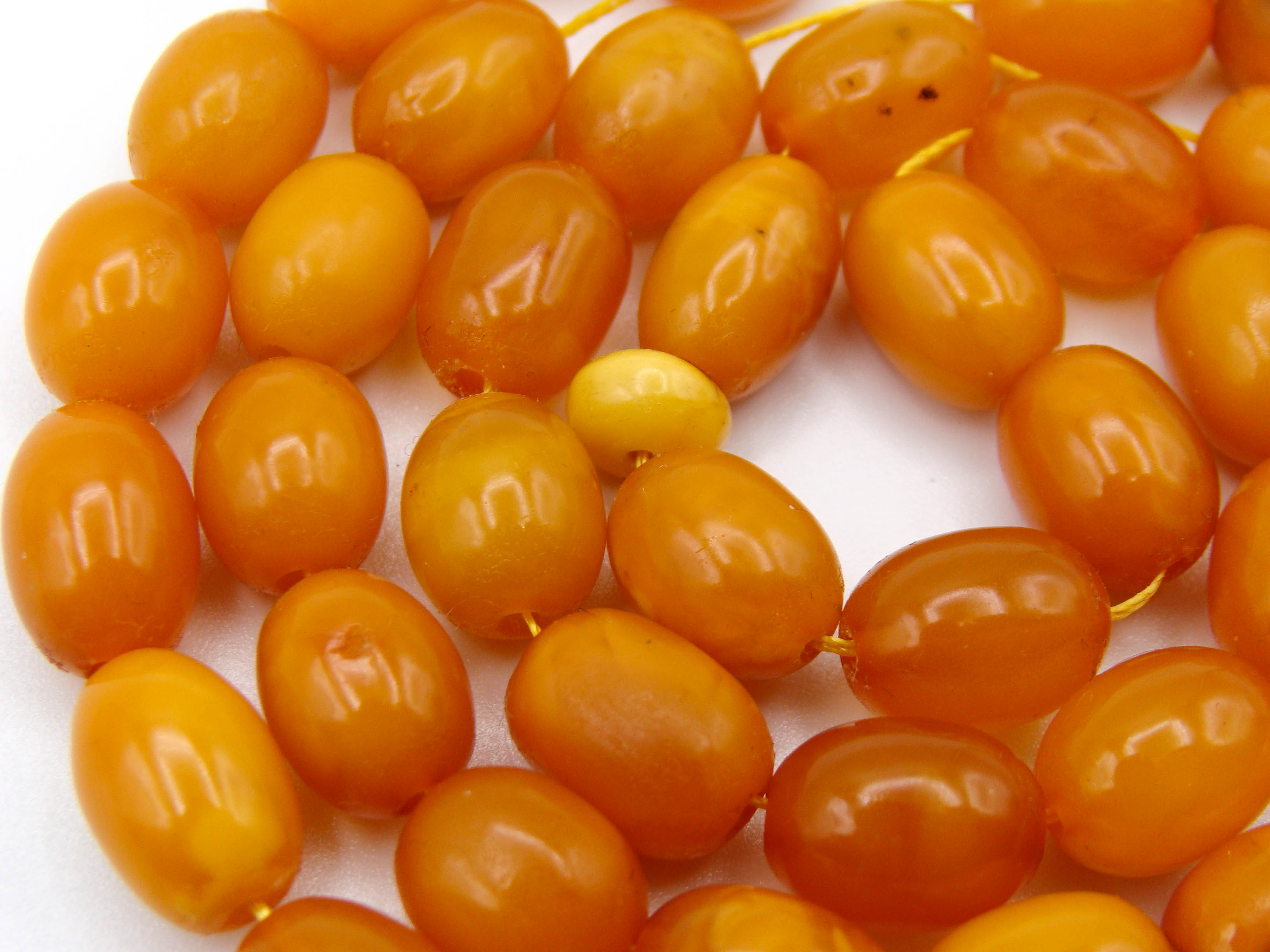 baltic amber, amber, antique, amber beads, egg Yolk, amber chain, Rosary beads, مسبحة, Masbaha, Muslim prayer beads حبيت الدورة ,العنبر الهندى