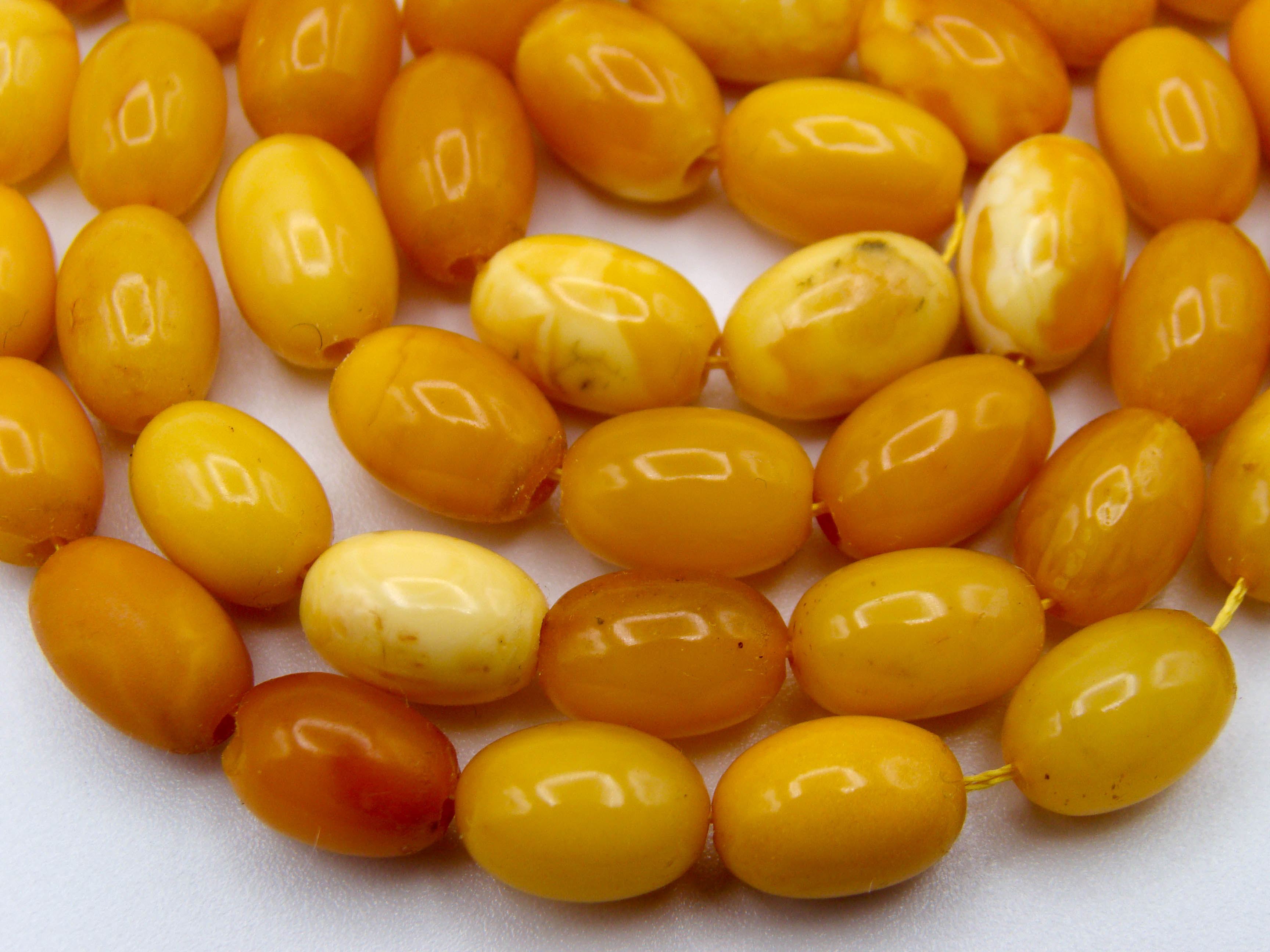 baltic amber, amber, antique, amber beads, egg Yolk, amber chain, Rosary beads, مسبحة, Masbaha, Muslim prayer beads حبيت الدورة ,العنبر الهندى
